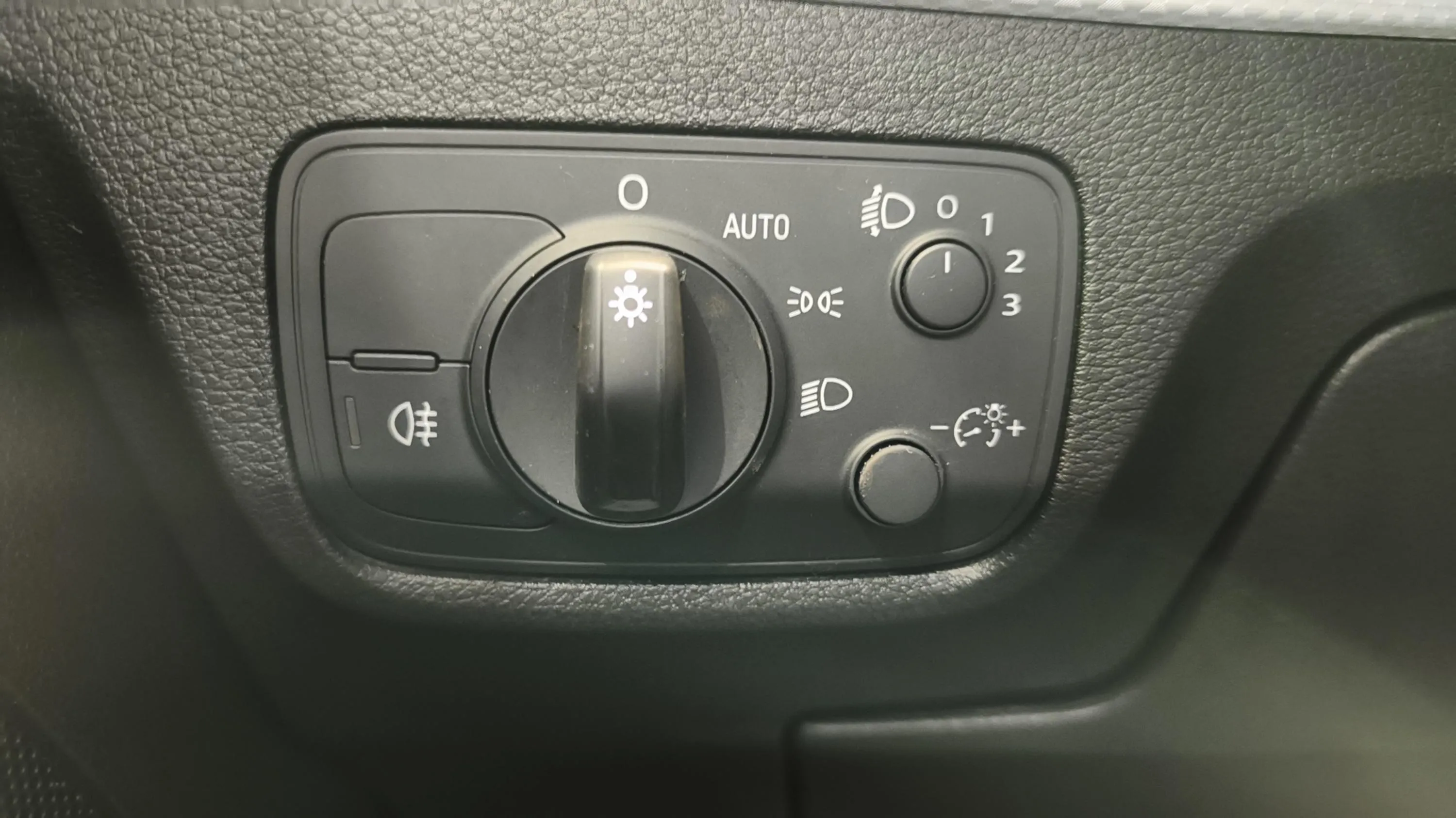 Audi Q2 Design 30 TDI - foto 30