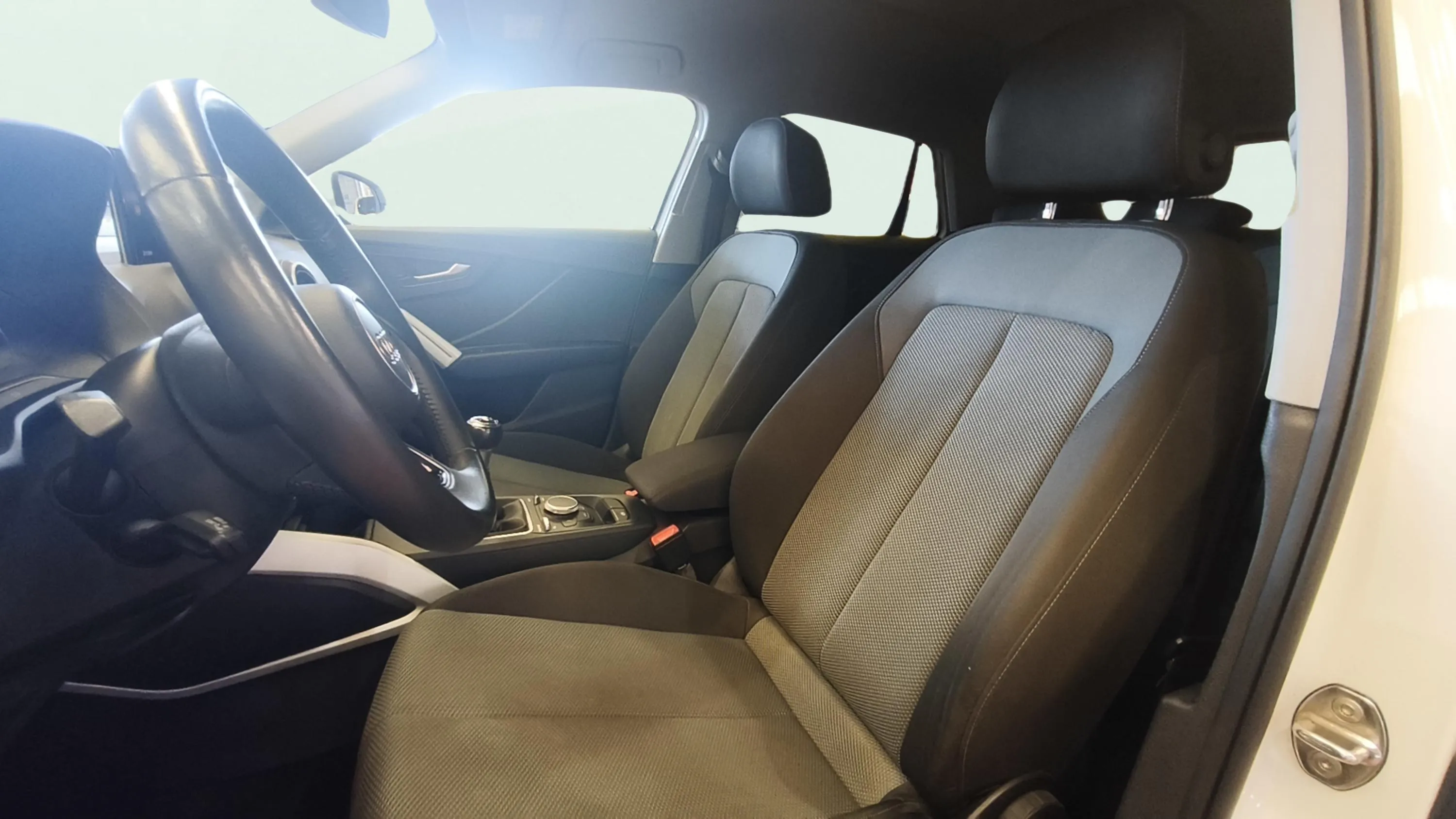 Audi Q2 Design 30 TDI - foto 11