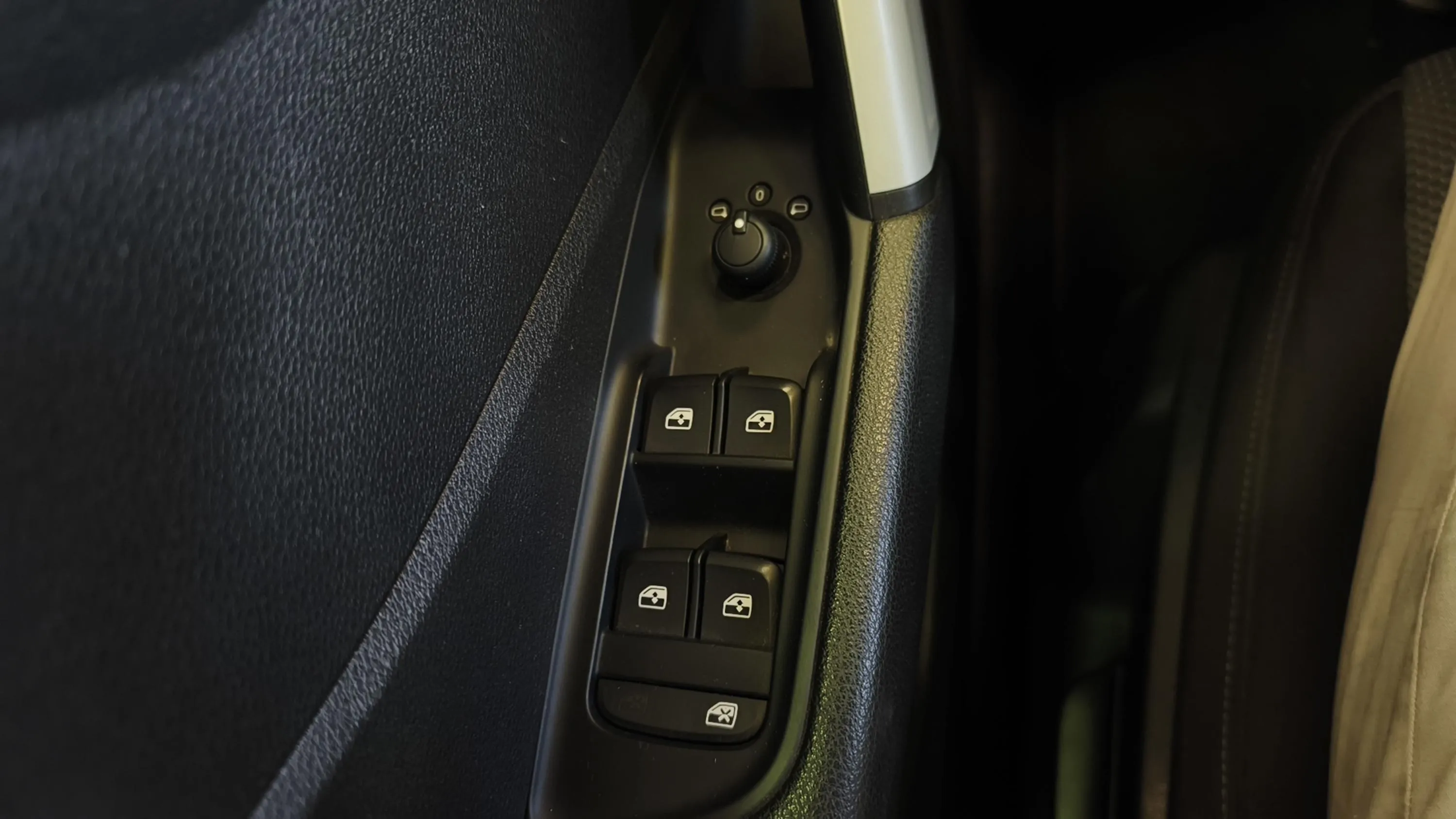 Audi Q2 Design 30 TDI - foto 31