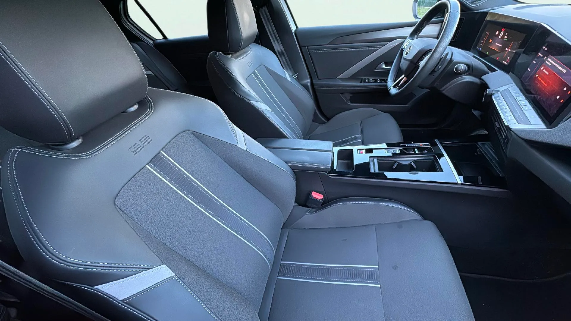 Opel Astra 1.6T Hybrid Elegance - foto 12