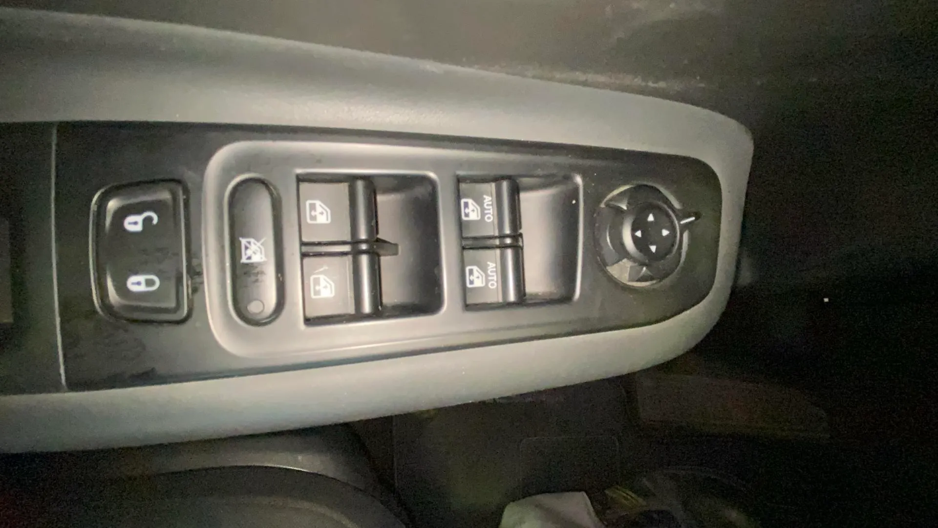 Jeep Renegade Night Eagle II 1.0G MT6 4x2 - foto 32