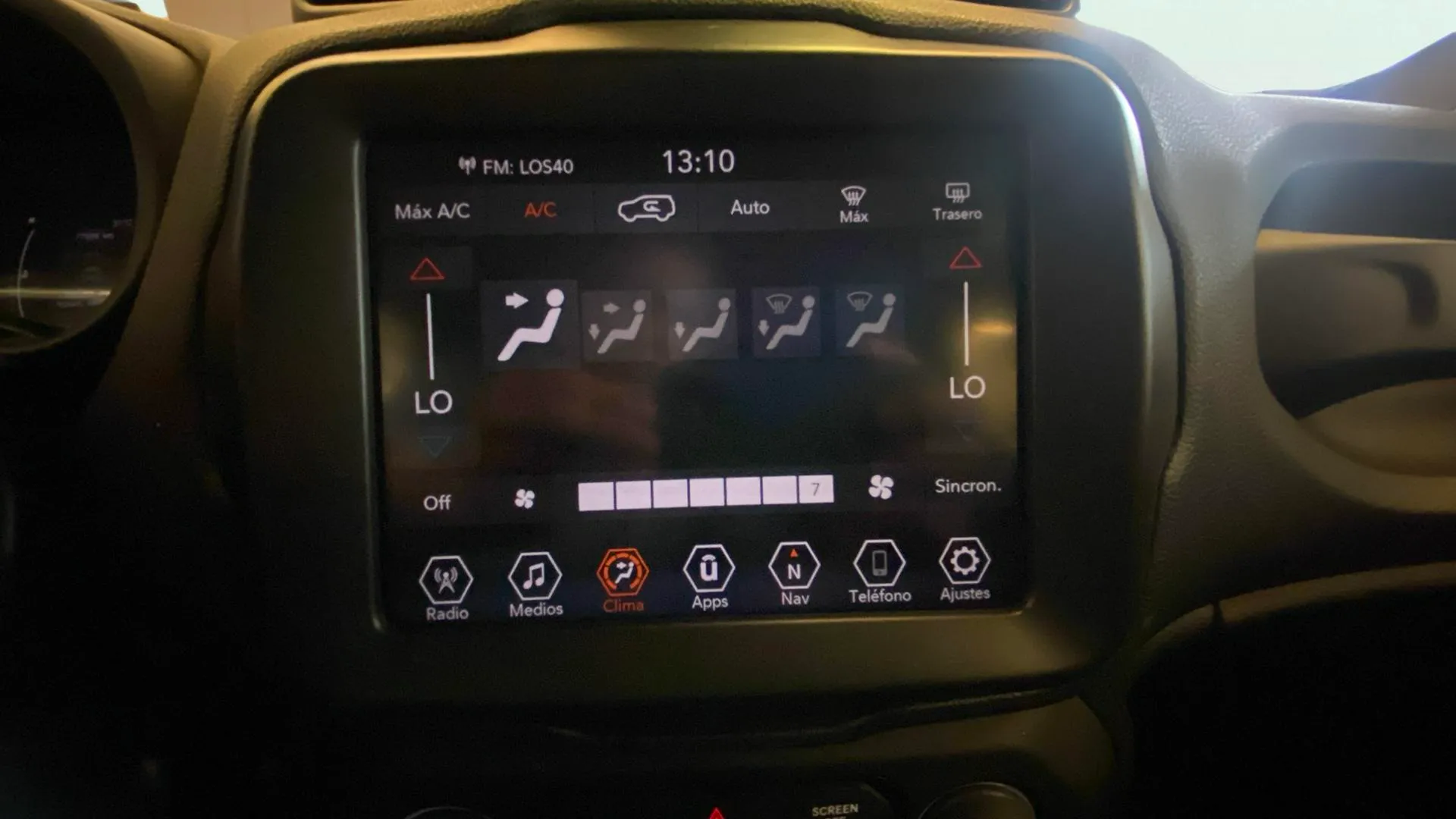 Jeep Renegade Night Eagle II 1.0G MT6 4x2 - foto 29