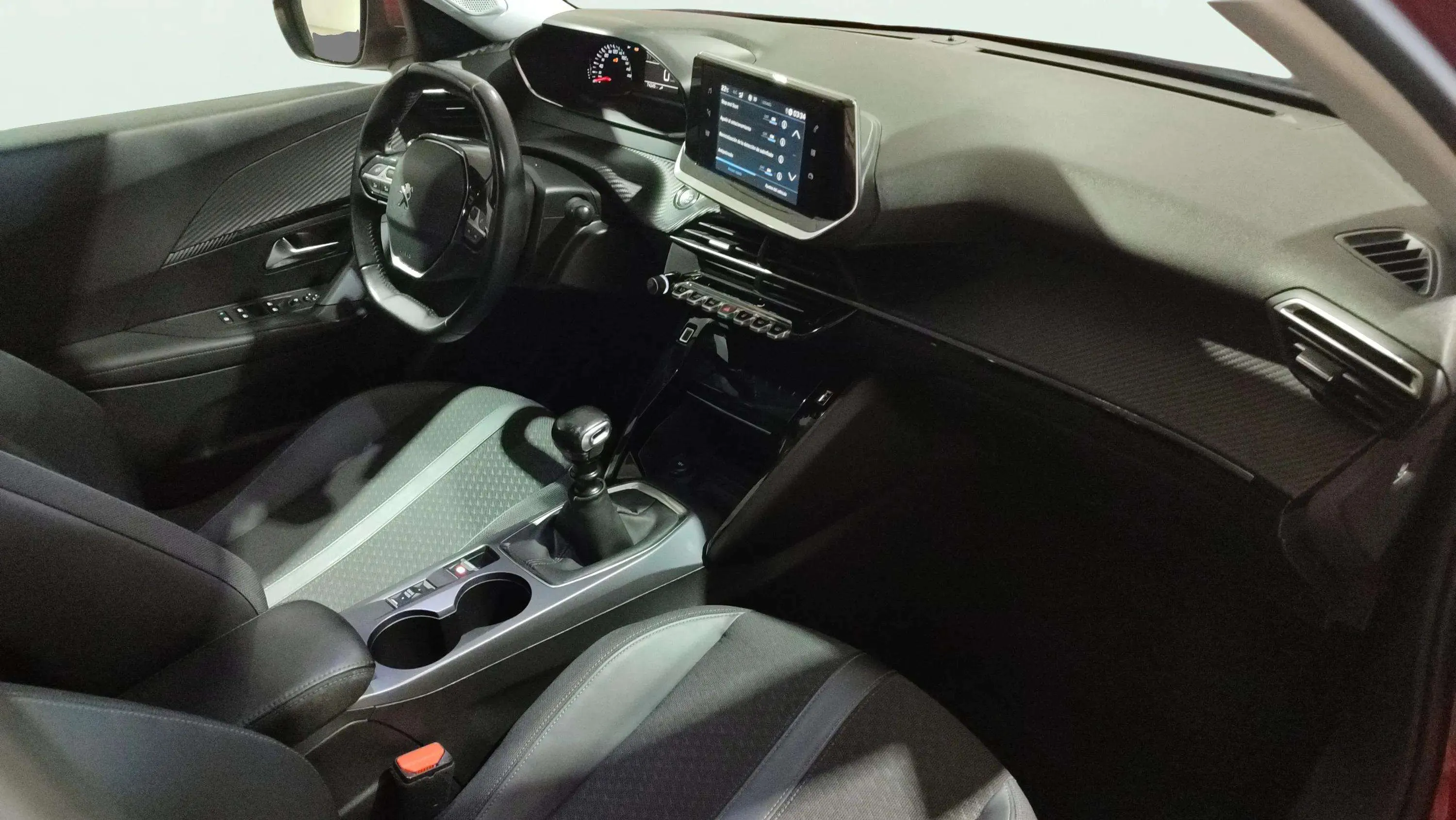 Peugeot 2008 Allure Pack PureTech 130 BVM6 - foto 19