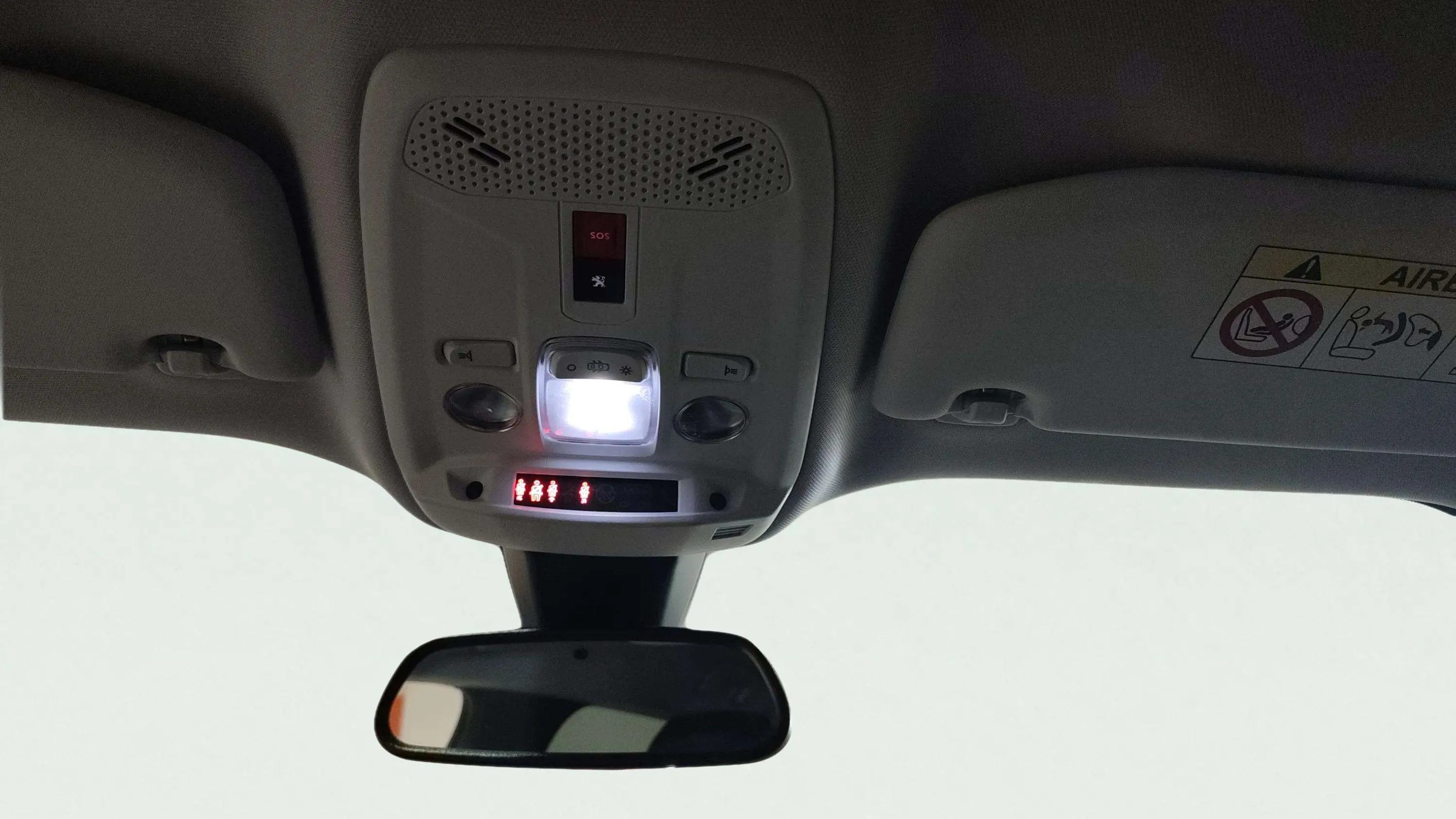 Peugeot 2008 Allure Pack PureTech 130 BVM6 - foto 16