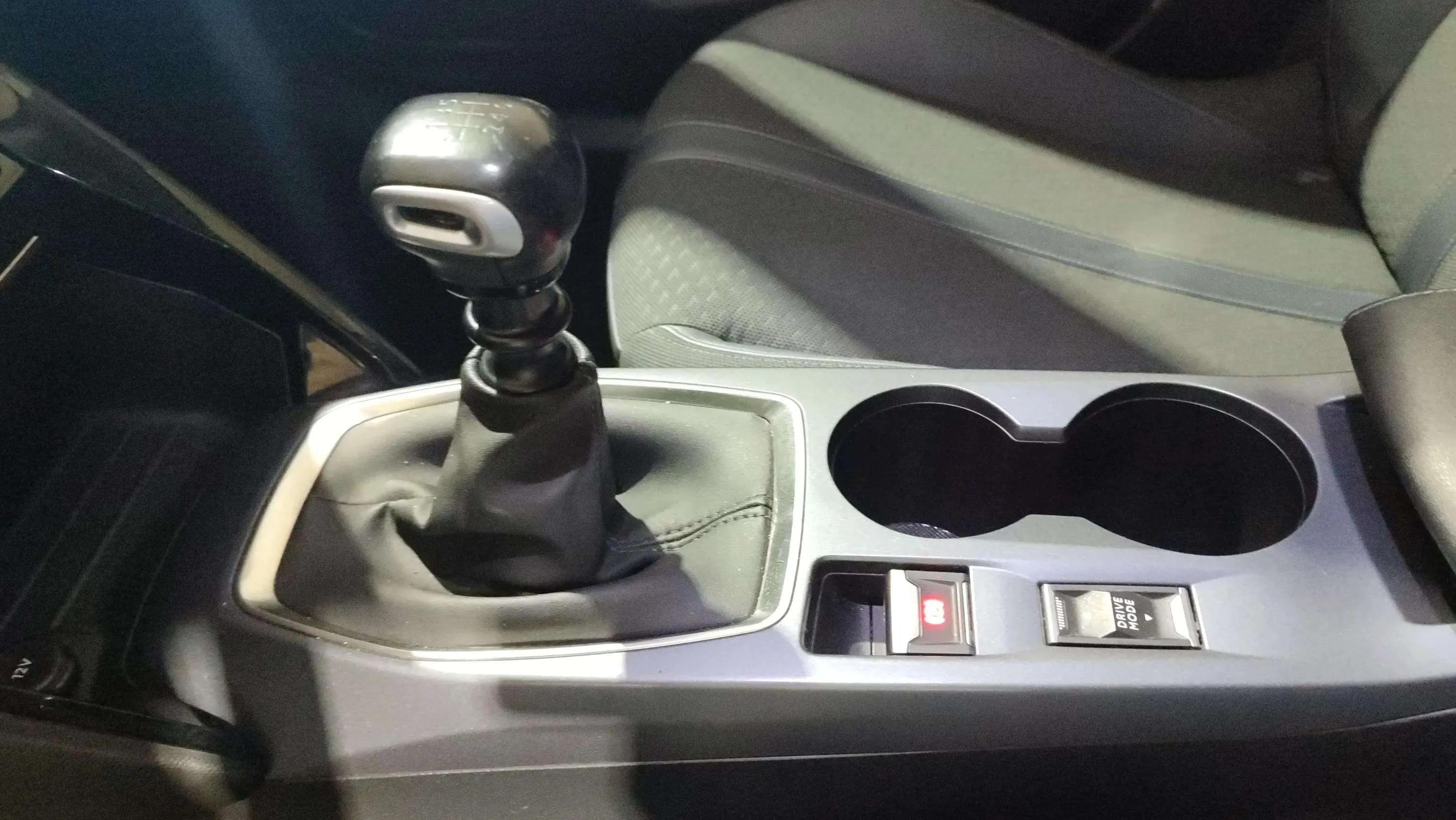 Peugeot 2008 Allure Pack PureTech 130 BVM6 - foto 15
