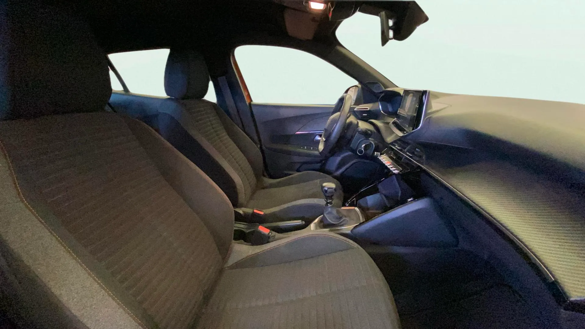 Peugeot 2008 Active BlueHDi 130 EAT8 - foto 12