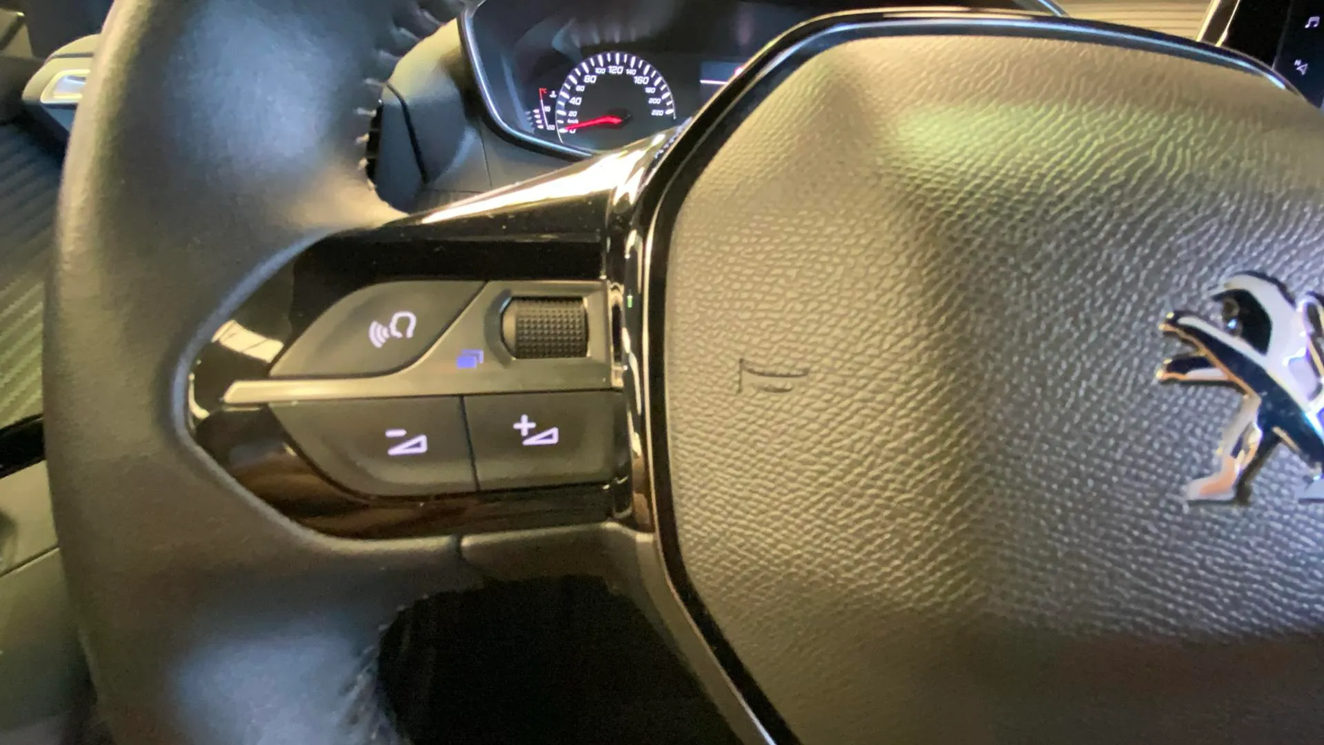 Peugeot 2008 Active BlueHDi 130 EAT8 - foto 19