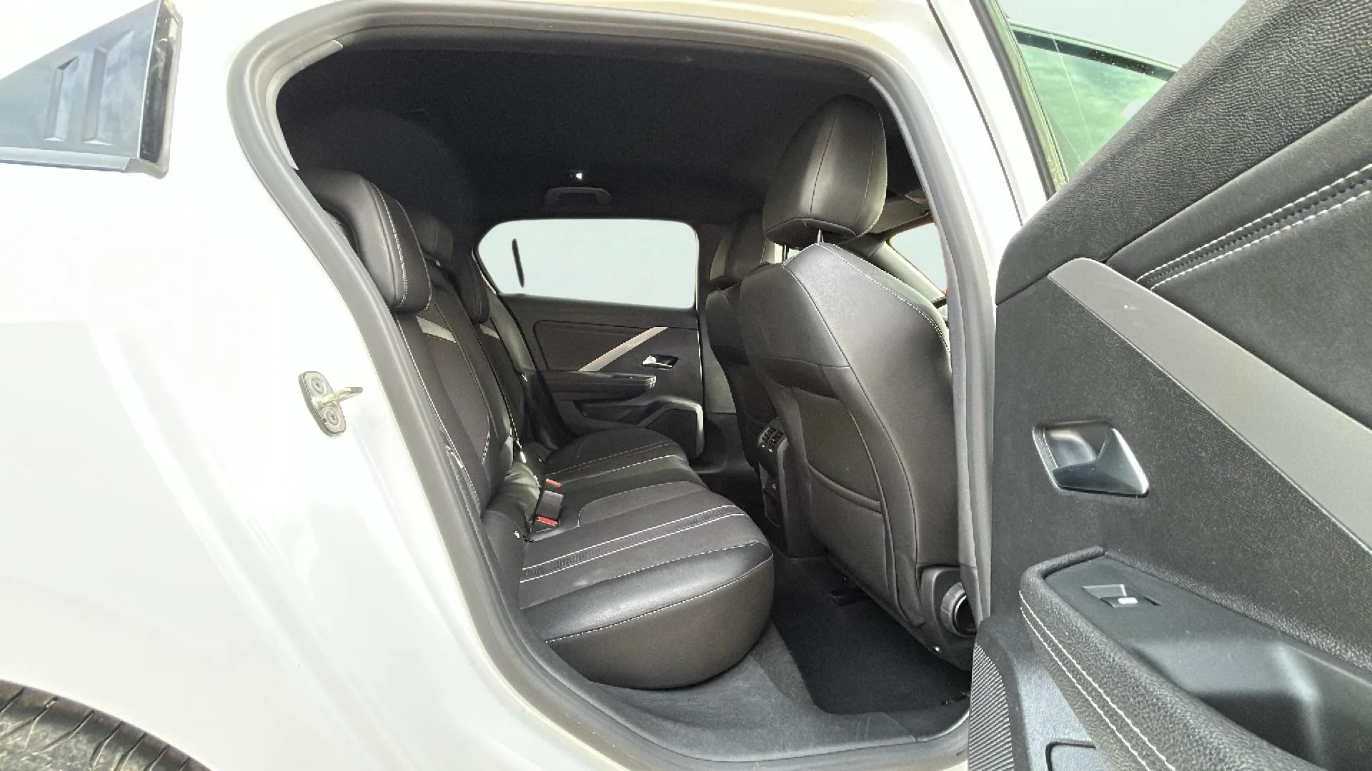 Opel Astra 1.2T XHT GS - foto 16