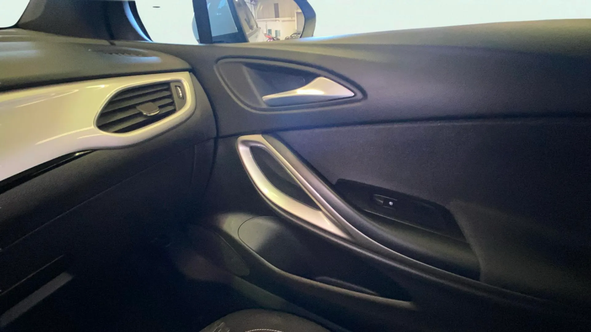 Opel Astra 1.2T SHR Ultimate - foto 30