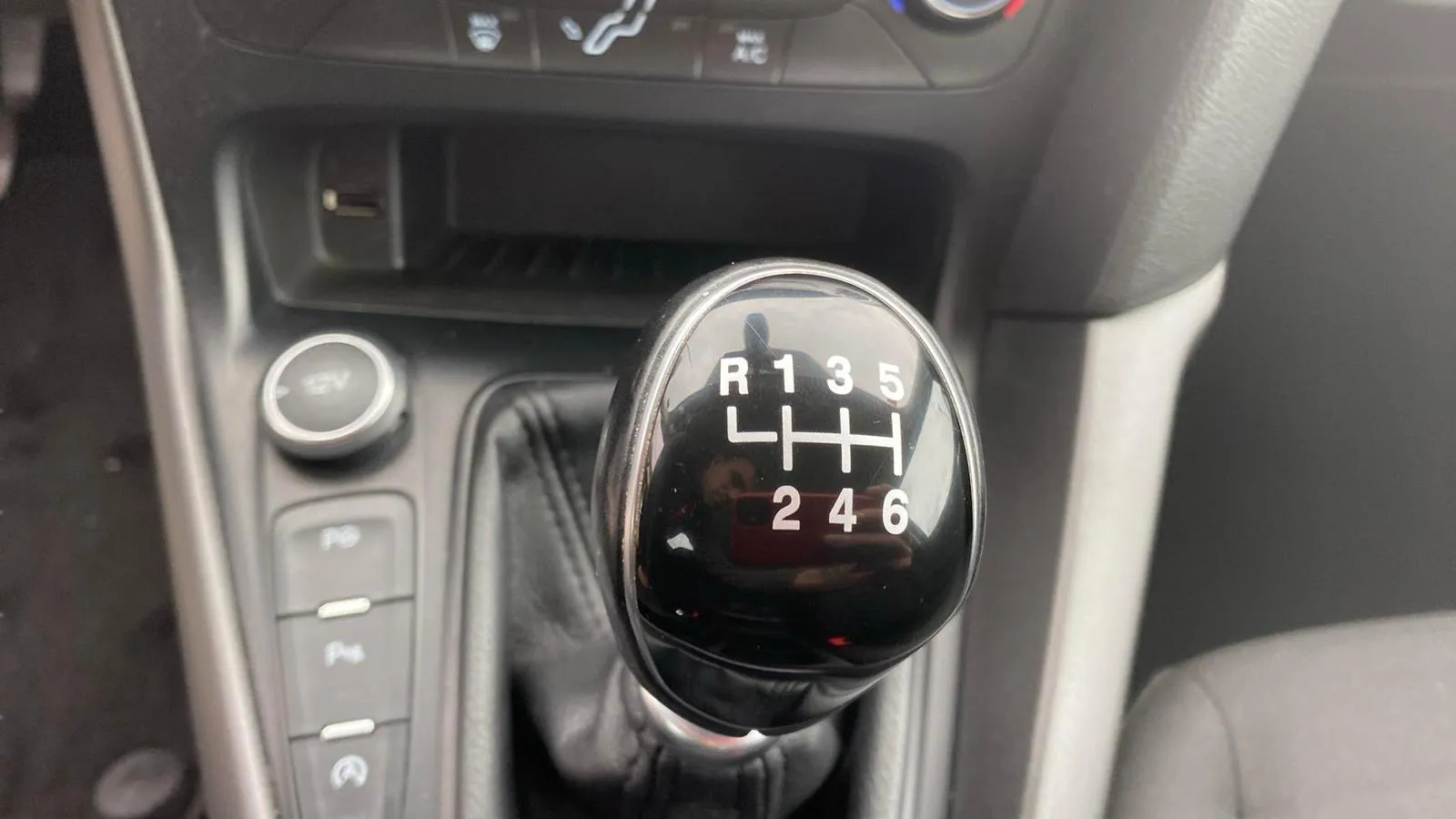 Ford Focus 1.0 EcoBoost -St.-St. Trend+ - foto 18