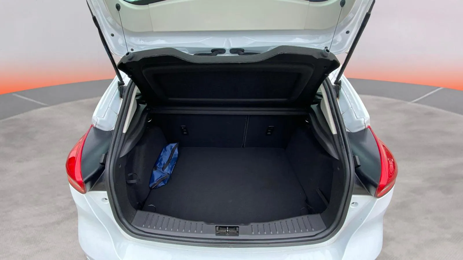 Ford Focus 1.0 EcoBoost -St.-St. Trend+ - foto 25
