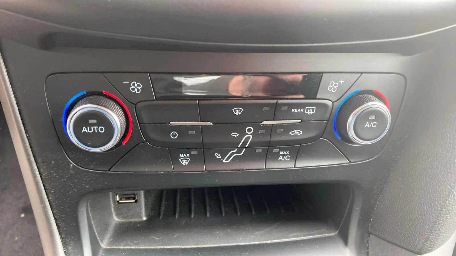 Ford Focus 1.0 EcoBoost -St.-St. Trend+ - foto 16