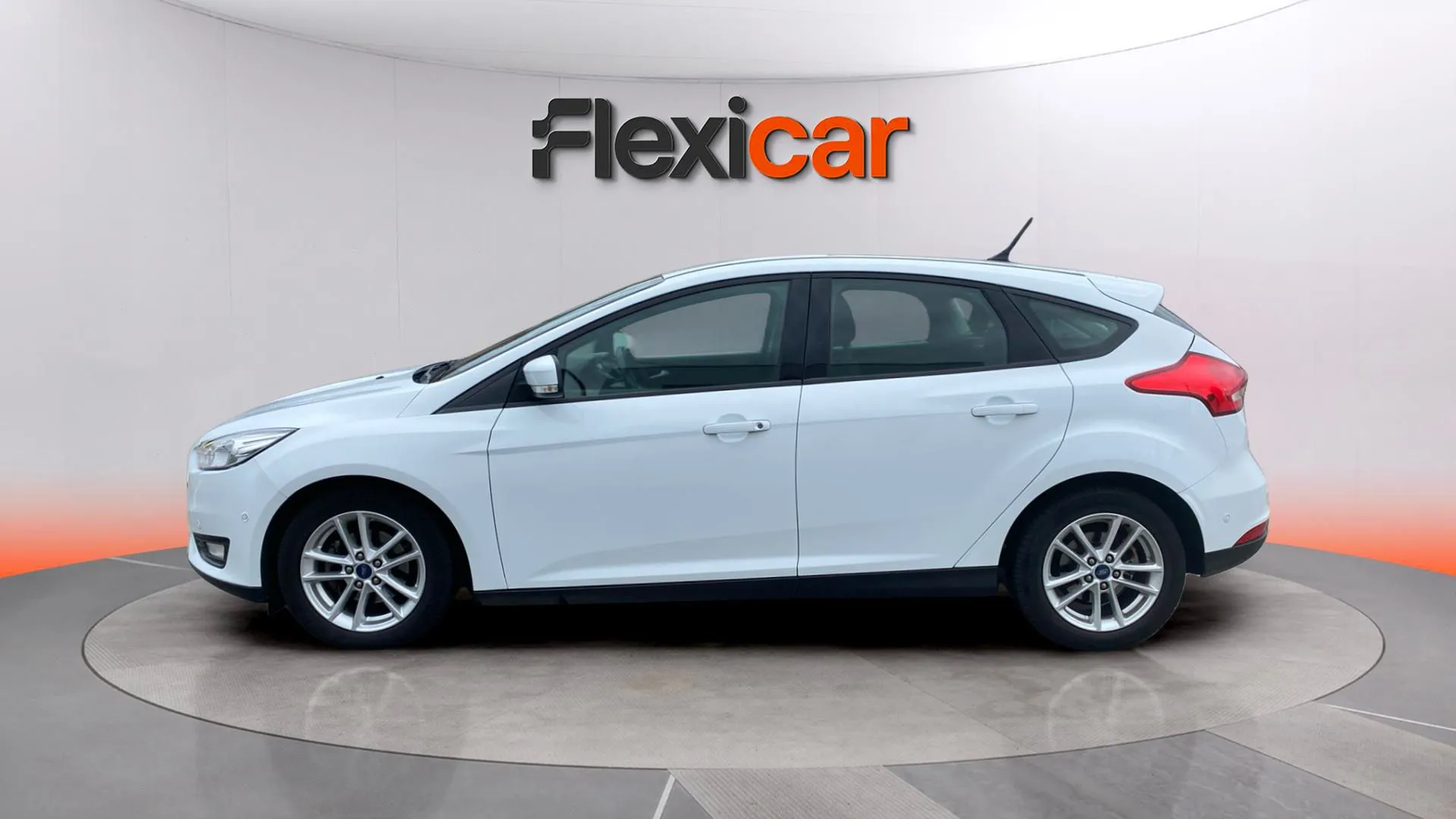 Ford Focus 1.0 EcoBoost -St.-St. Trend+ - foto 4