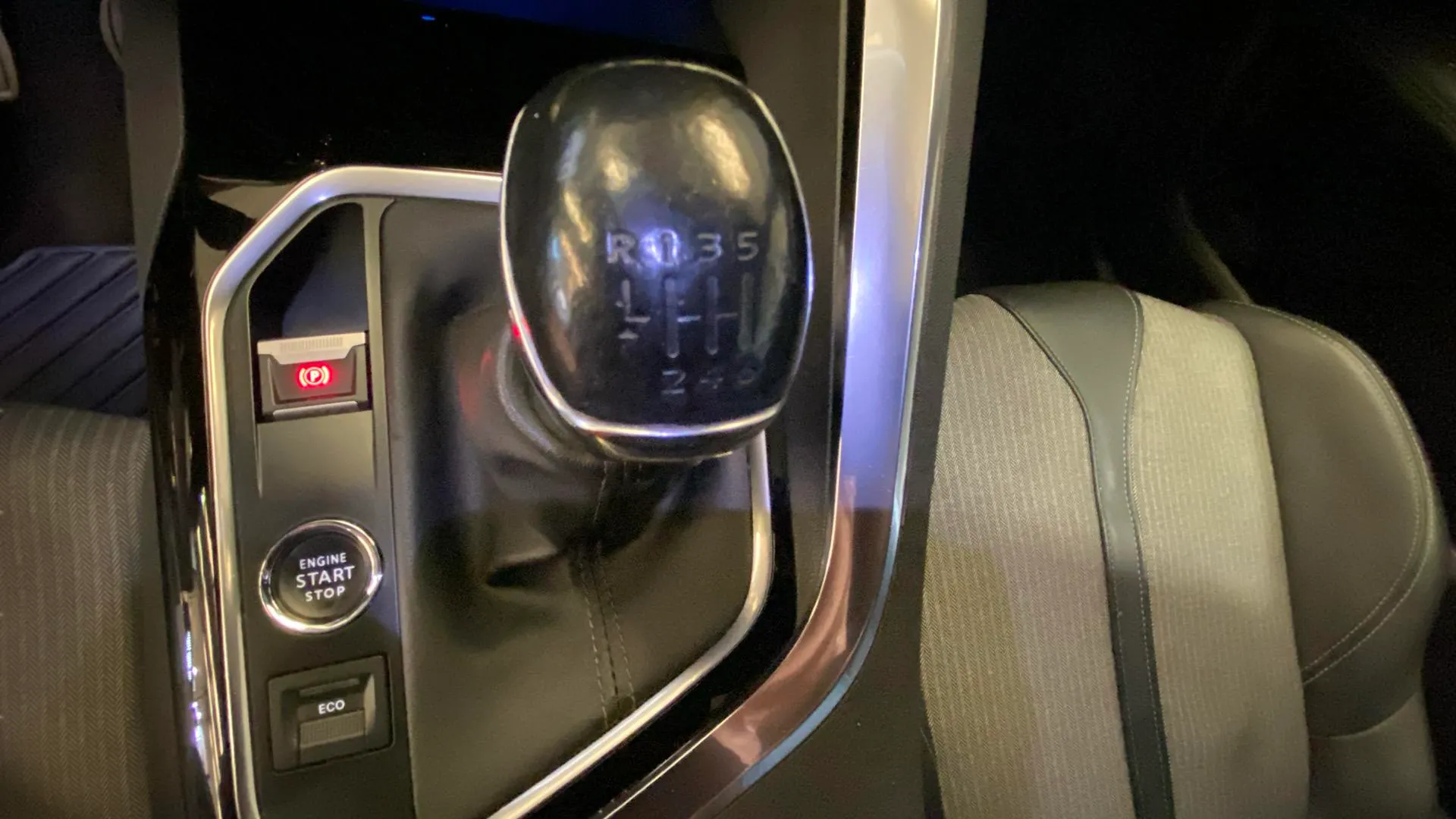 Peugeot 3008 1.2 PureTech Active Pack - foto 35