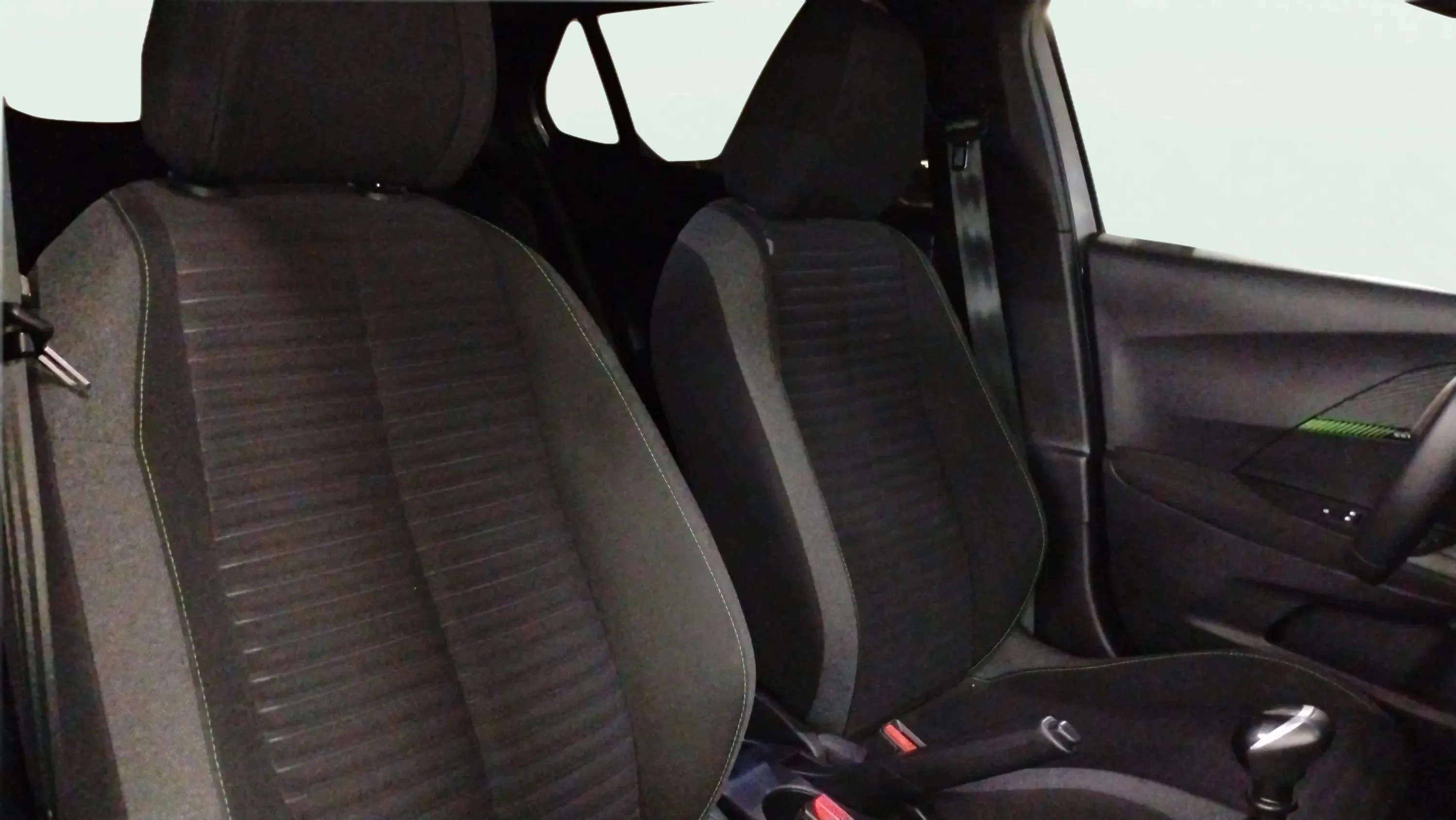 Peugeot 2008 Active Pack PureTech 100 - foto 19