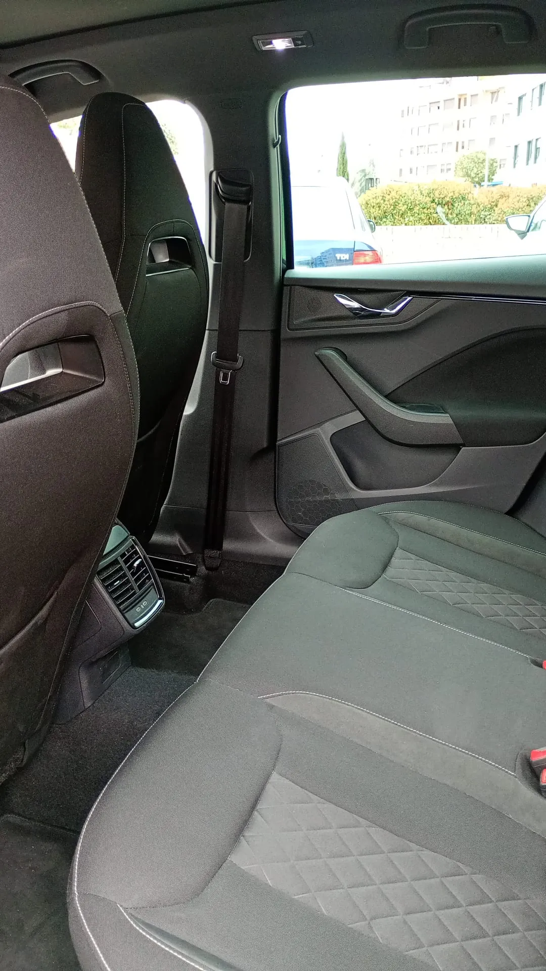 Škoda Kamiq 1.0 TSI Sport - foto 12