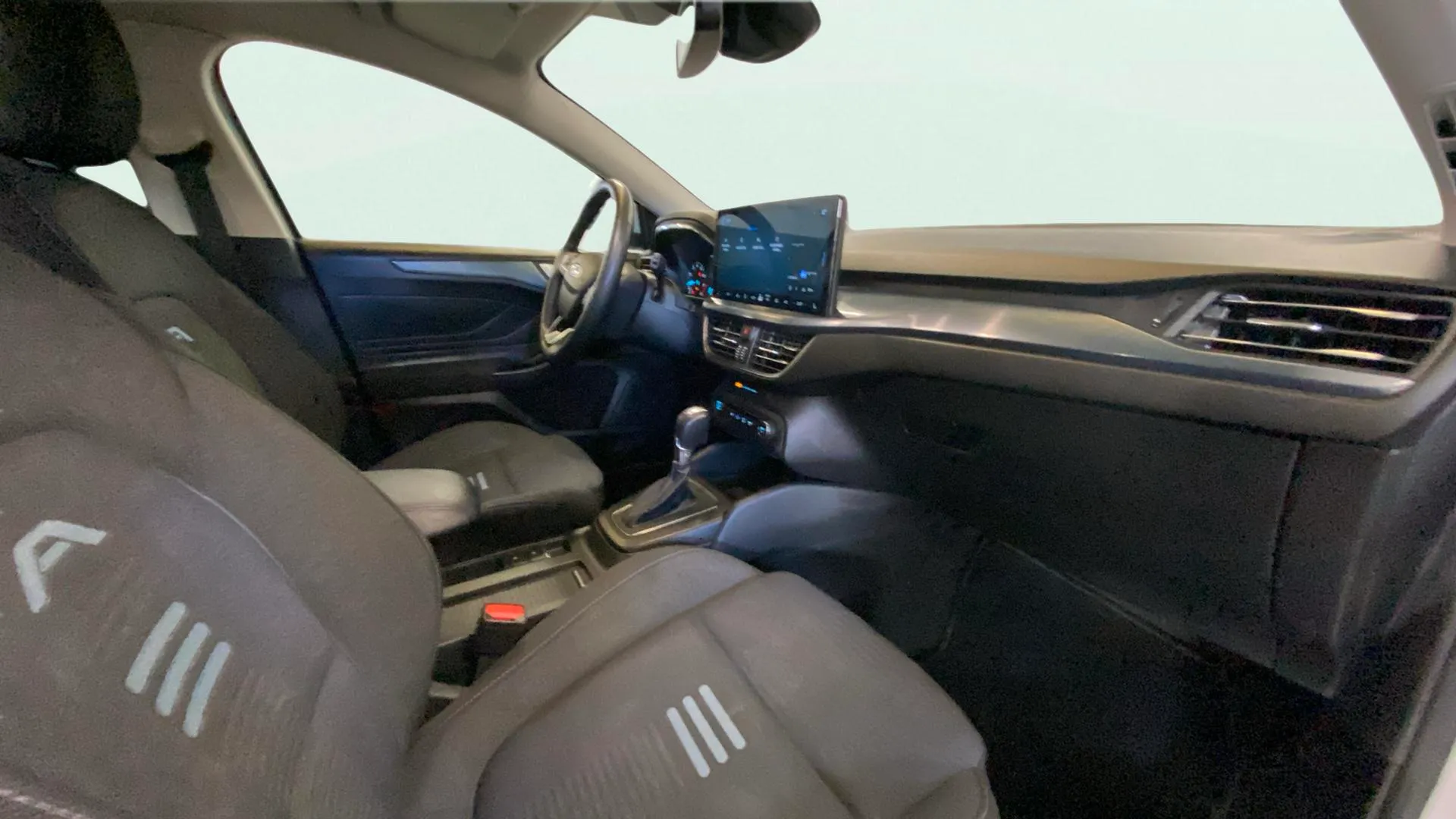 Ford Focus 1.0 EcoBoost MHEV Active X - foto 36
