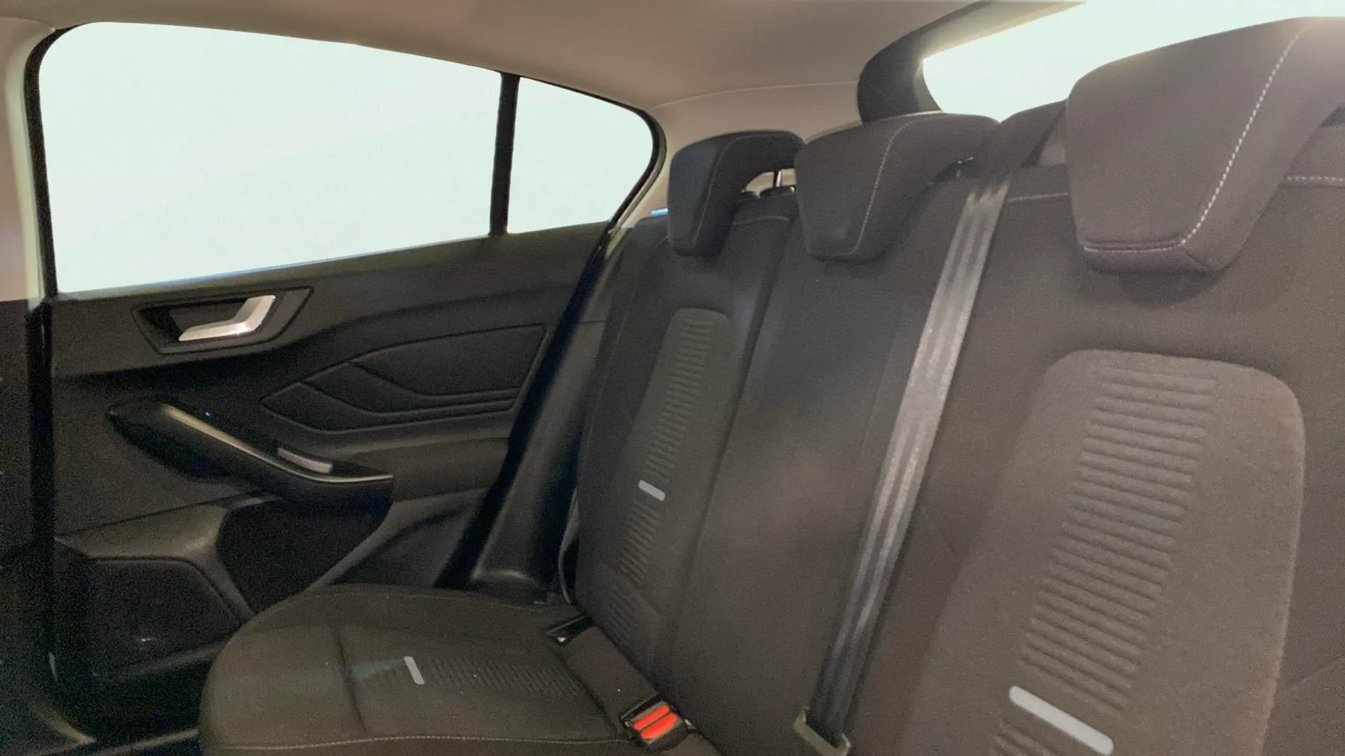 Ford Focus 1.0 EcoBoost MHEV Active X - foto 33