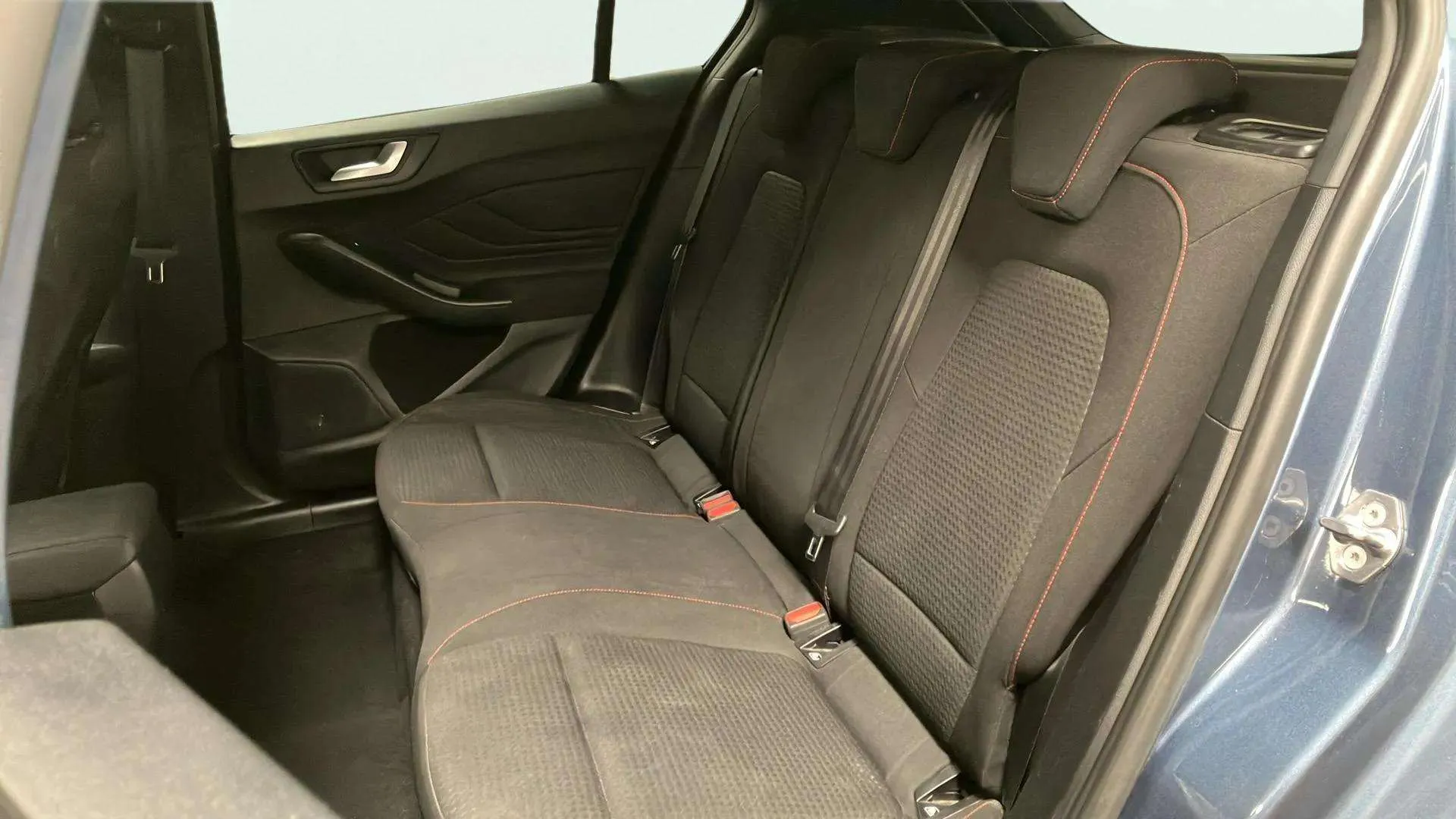 Ford Focus 1.0 EcoBoost MHEV ST-Line - foto 12
