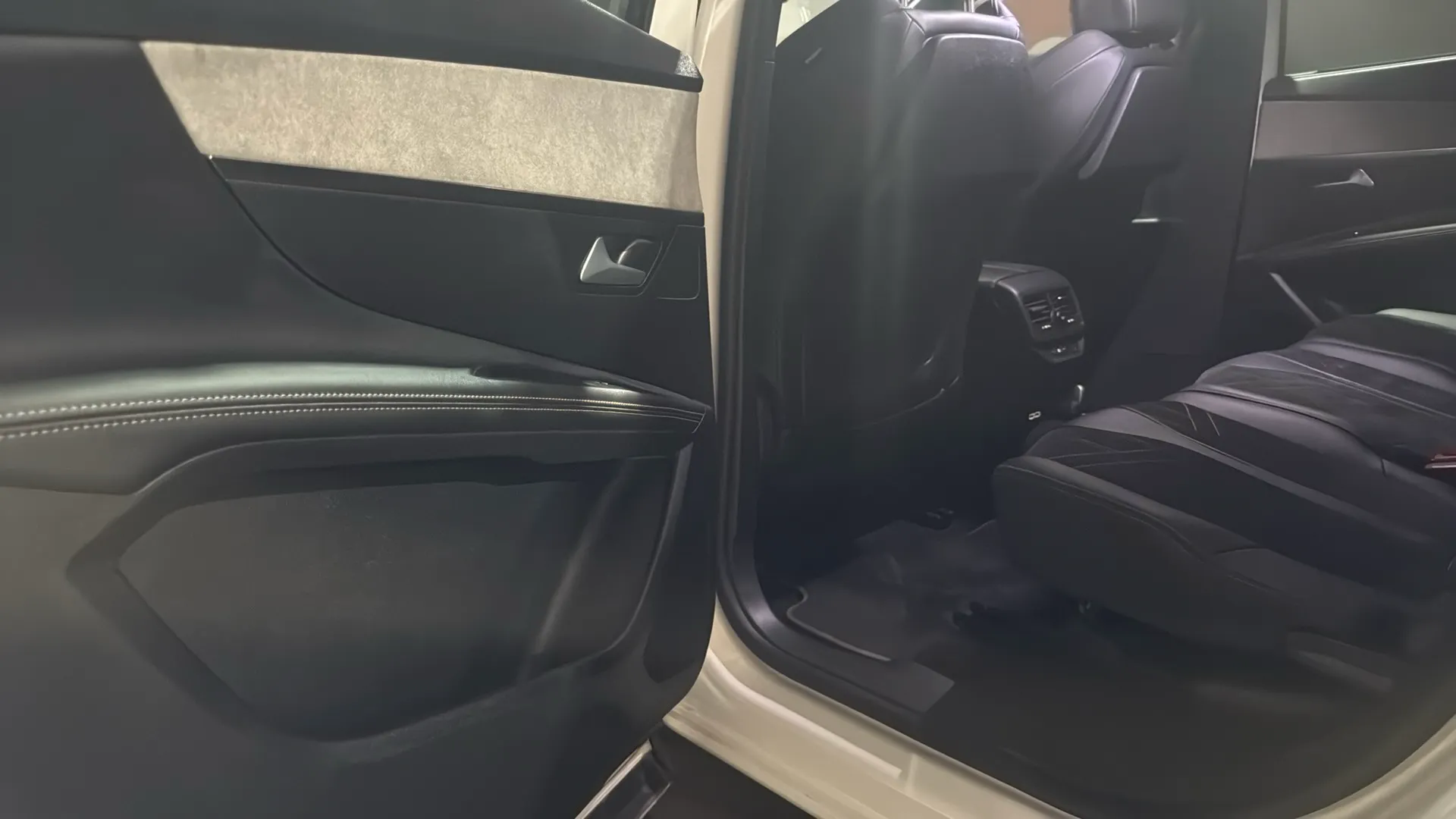 Peugeot 5008 1.5 BlueHDi GT EAT8 - foto 18