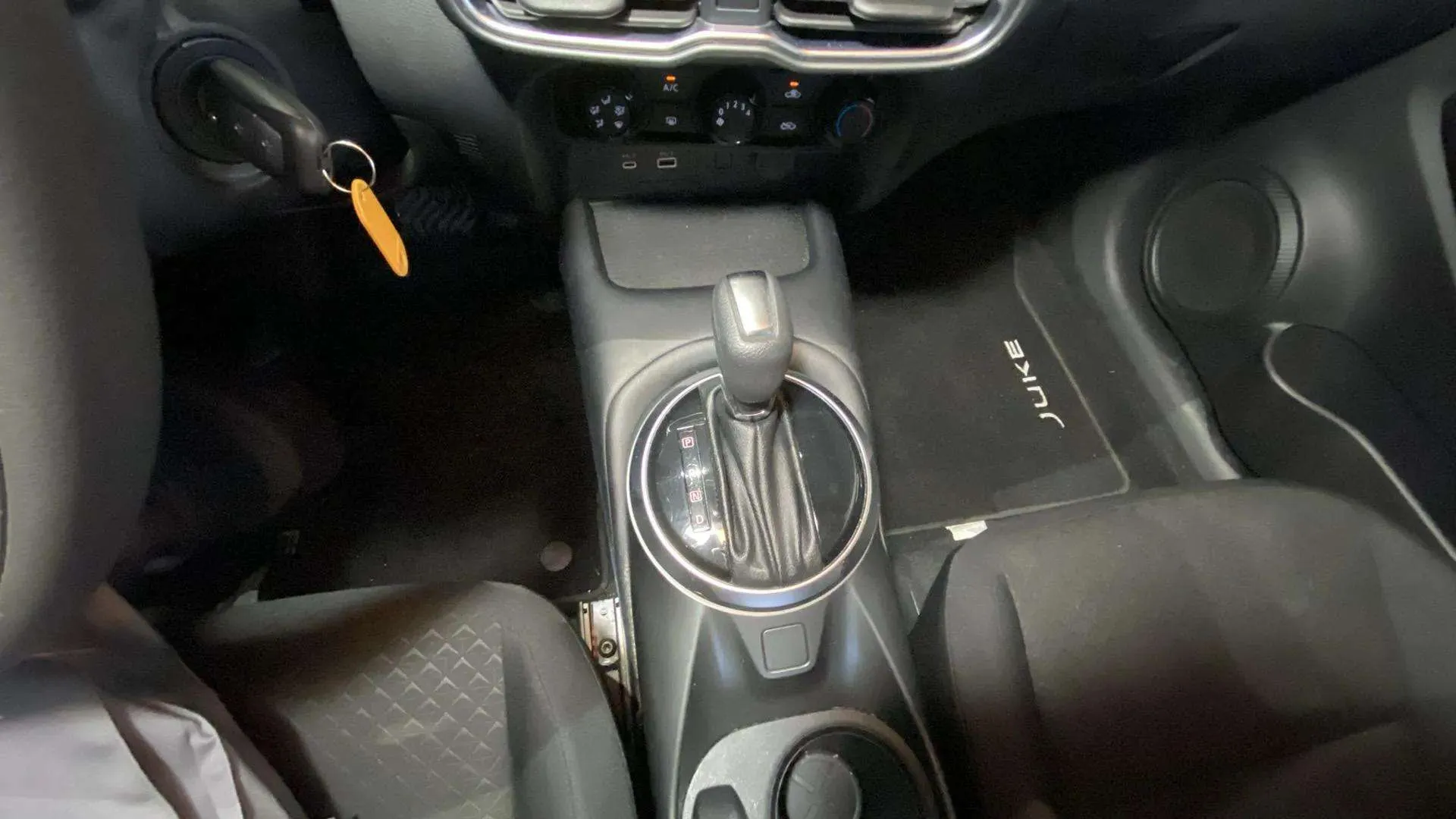 Nissan Juke DIG-T 6M/T Acenta - foto 24