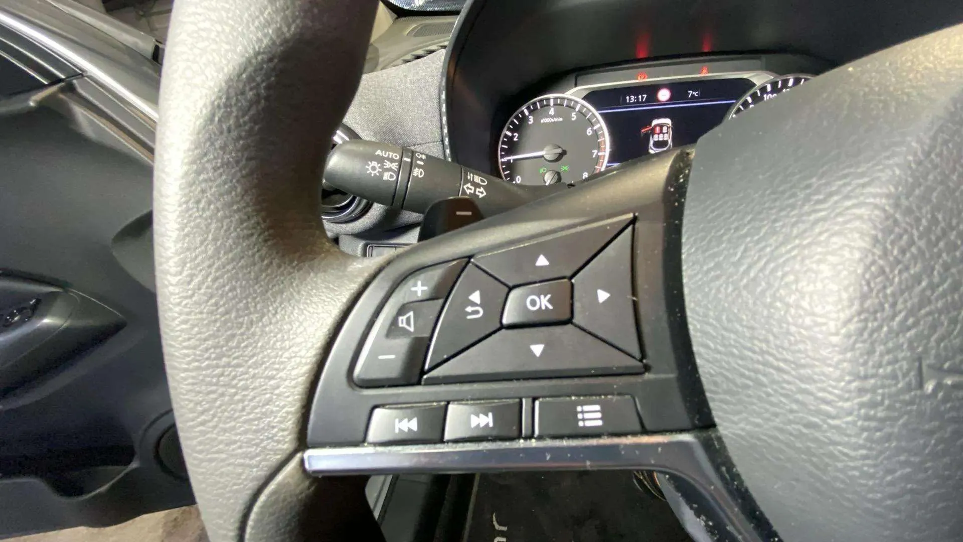 Nissan Juke DIG-T 6M/T Acenta - foto 22