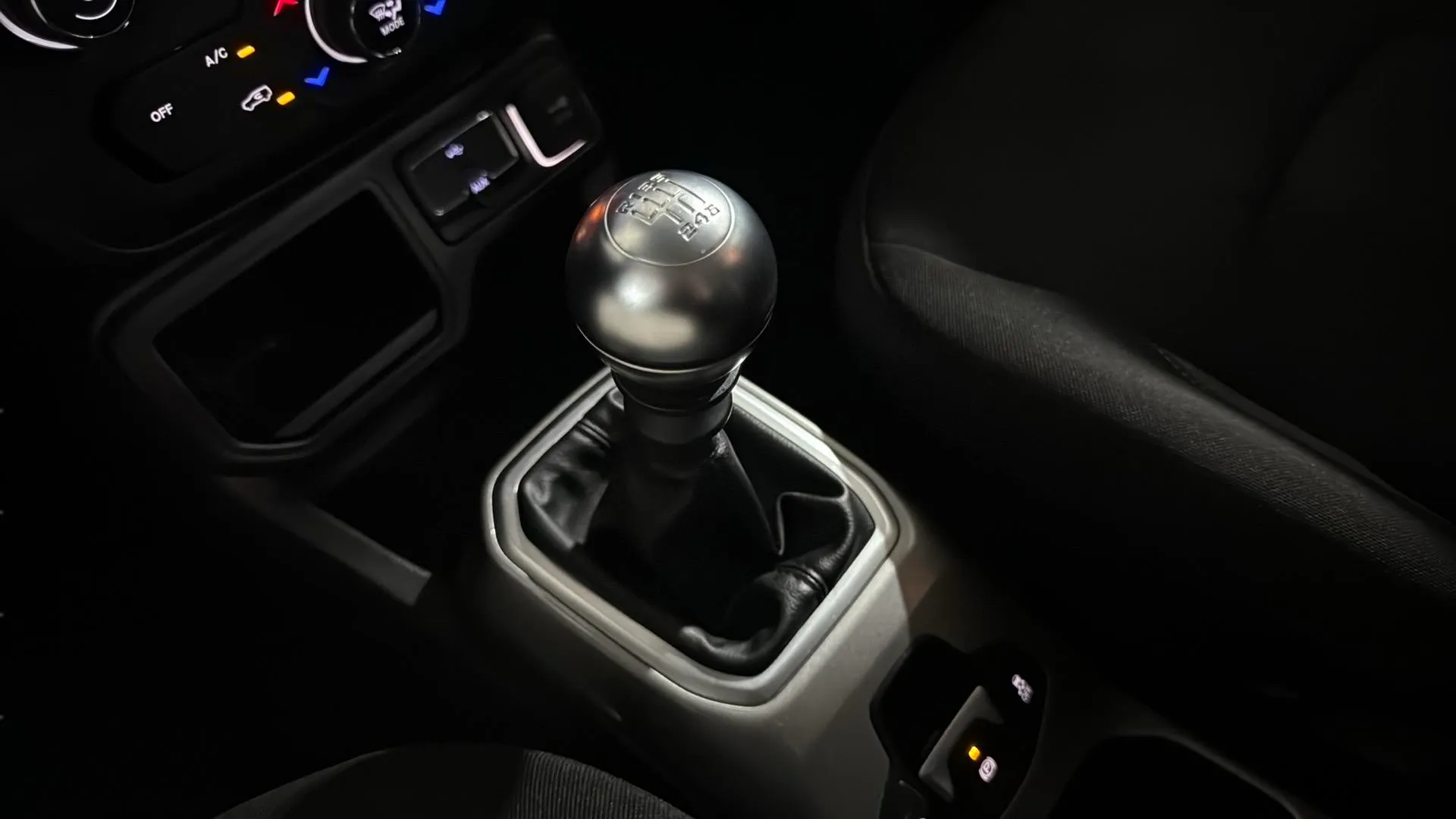 Jeep Renegade Limited 1.6 Mjet 4x2 - foto 28