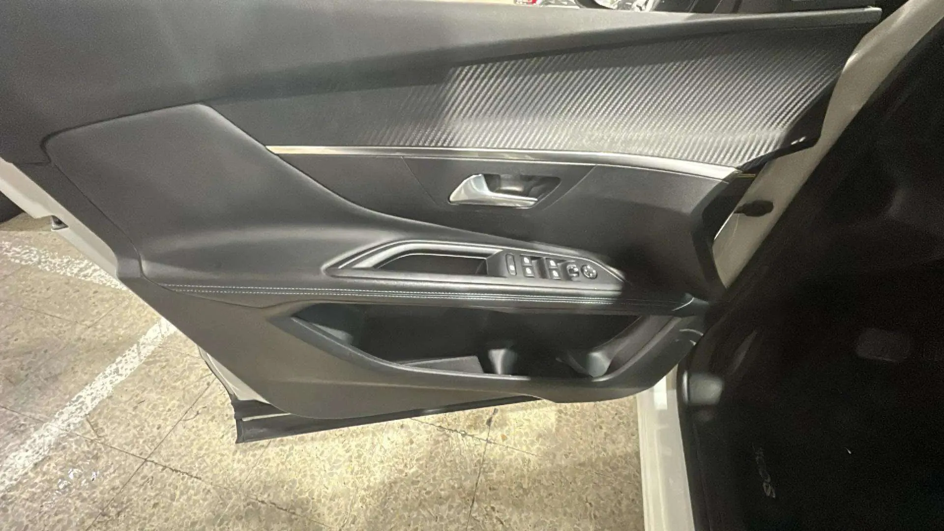 Peugeot 3008 1.2 PureTech Allure Pack EAT8 - foto 24