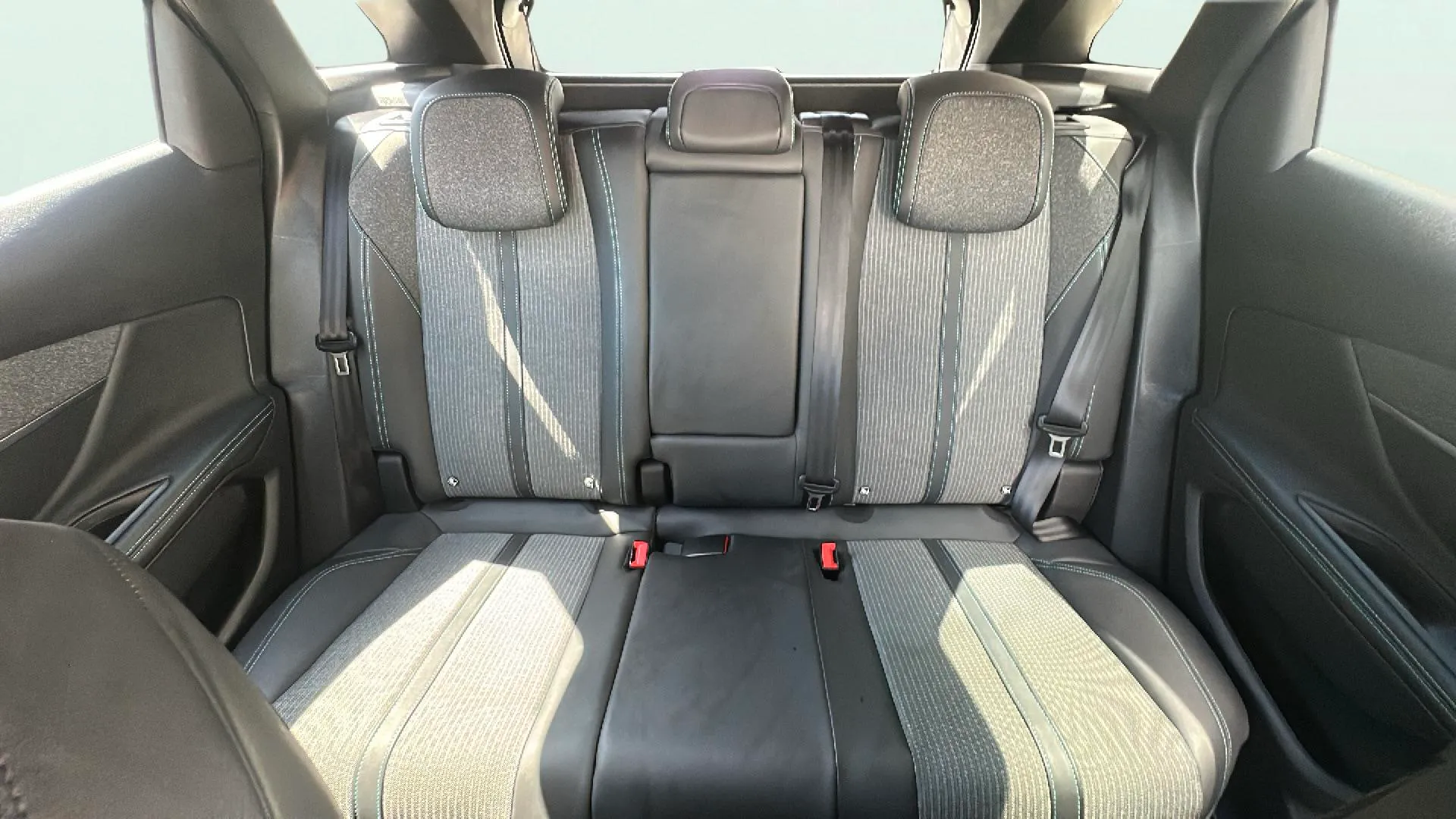 Peugeot 3008 1.5 BlueHDi Allure Pack EAT8 - foto 19