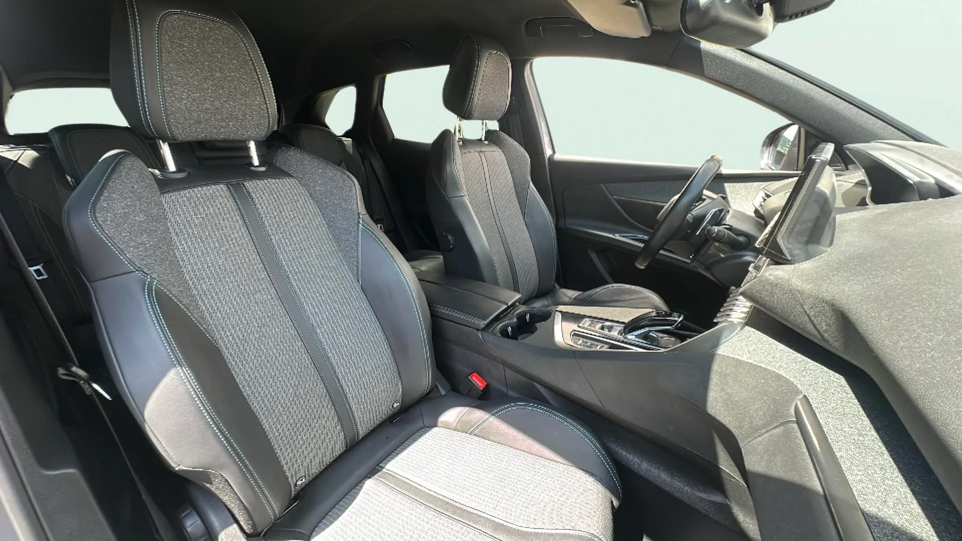 Peugeot 3008 1.5 BlueHDi Allure Pack EAT8 - foto 17