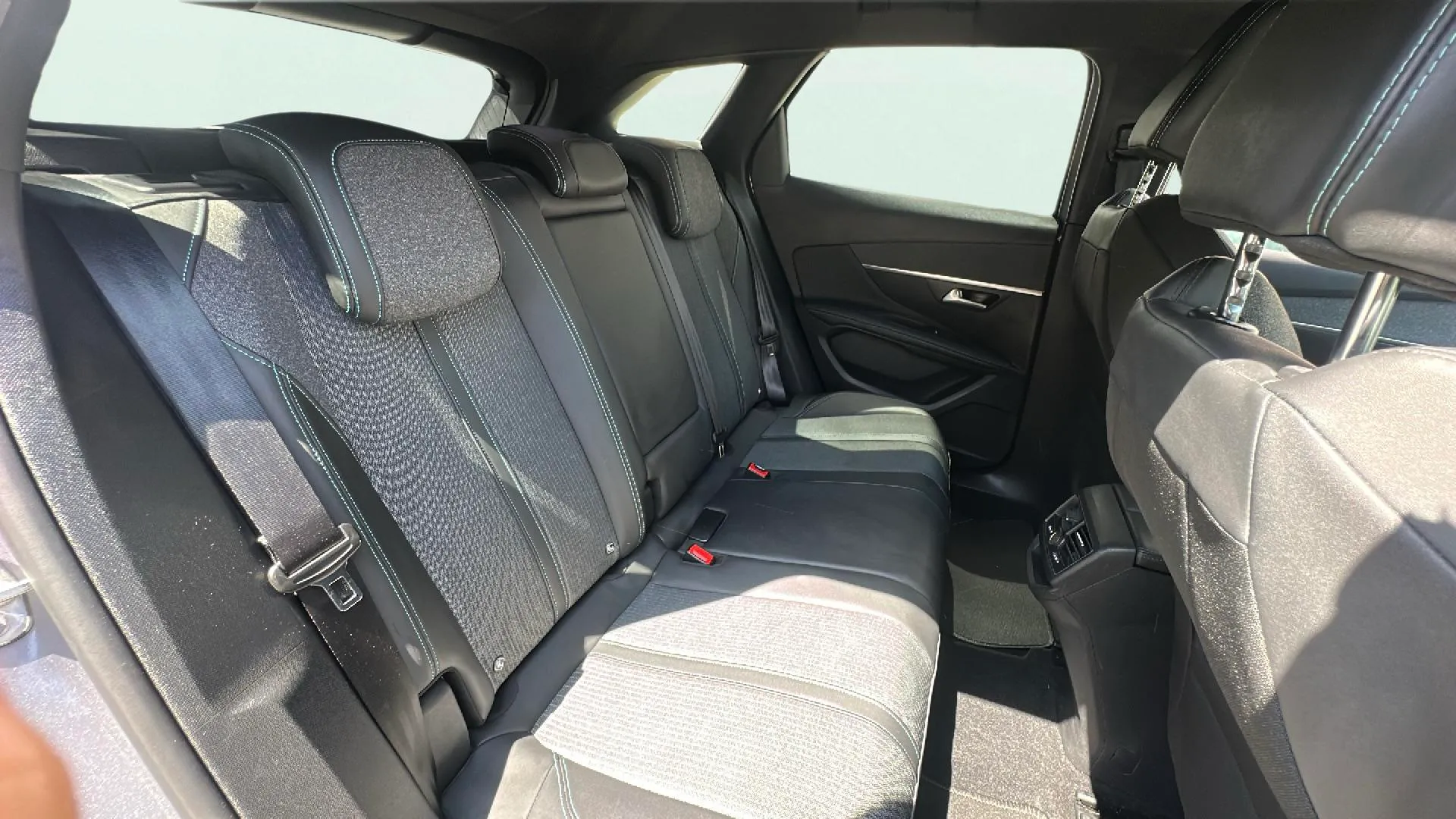 Peugeot 3008 1.5 BlueHDi Allure Pack EAT8 - foto 18