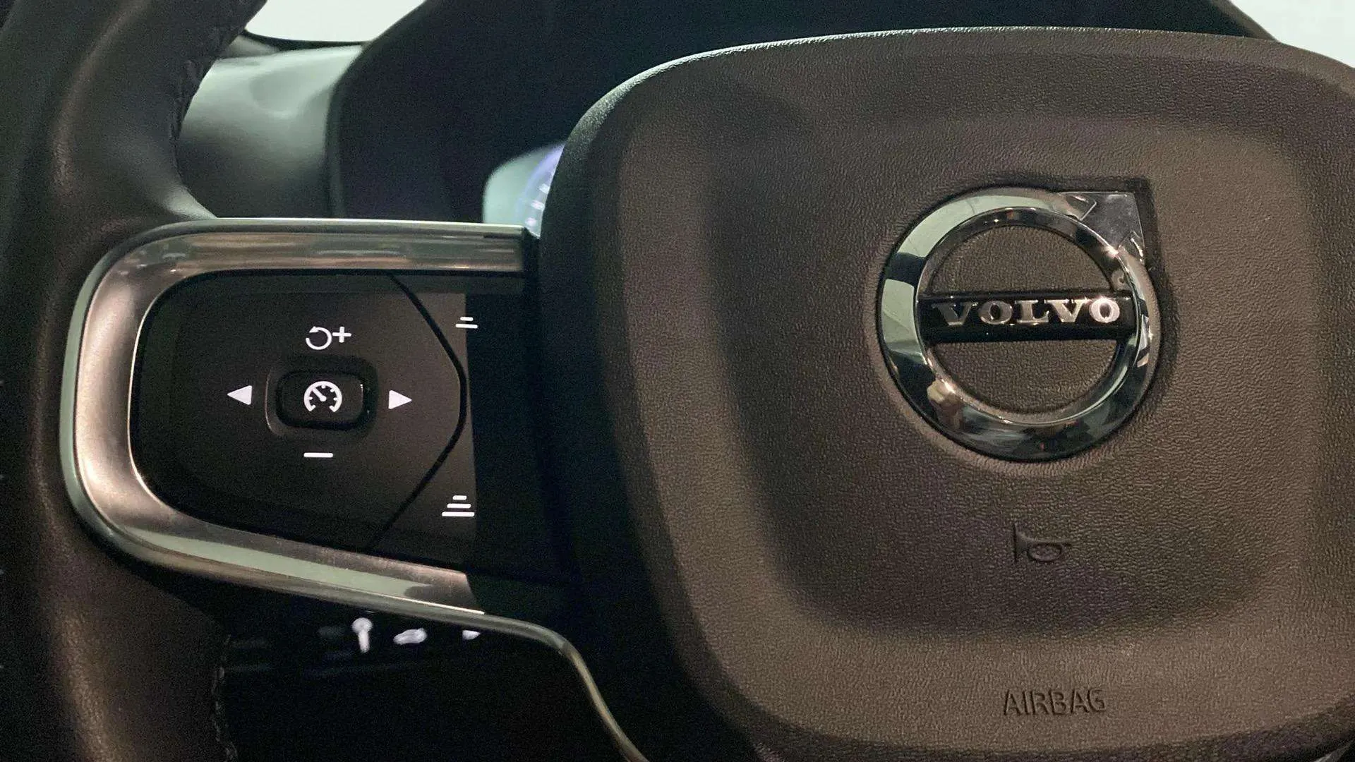Volvo XC40 1.5 T4 Recharge PHEV Plus Dark - foto 11
