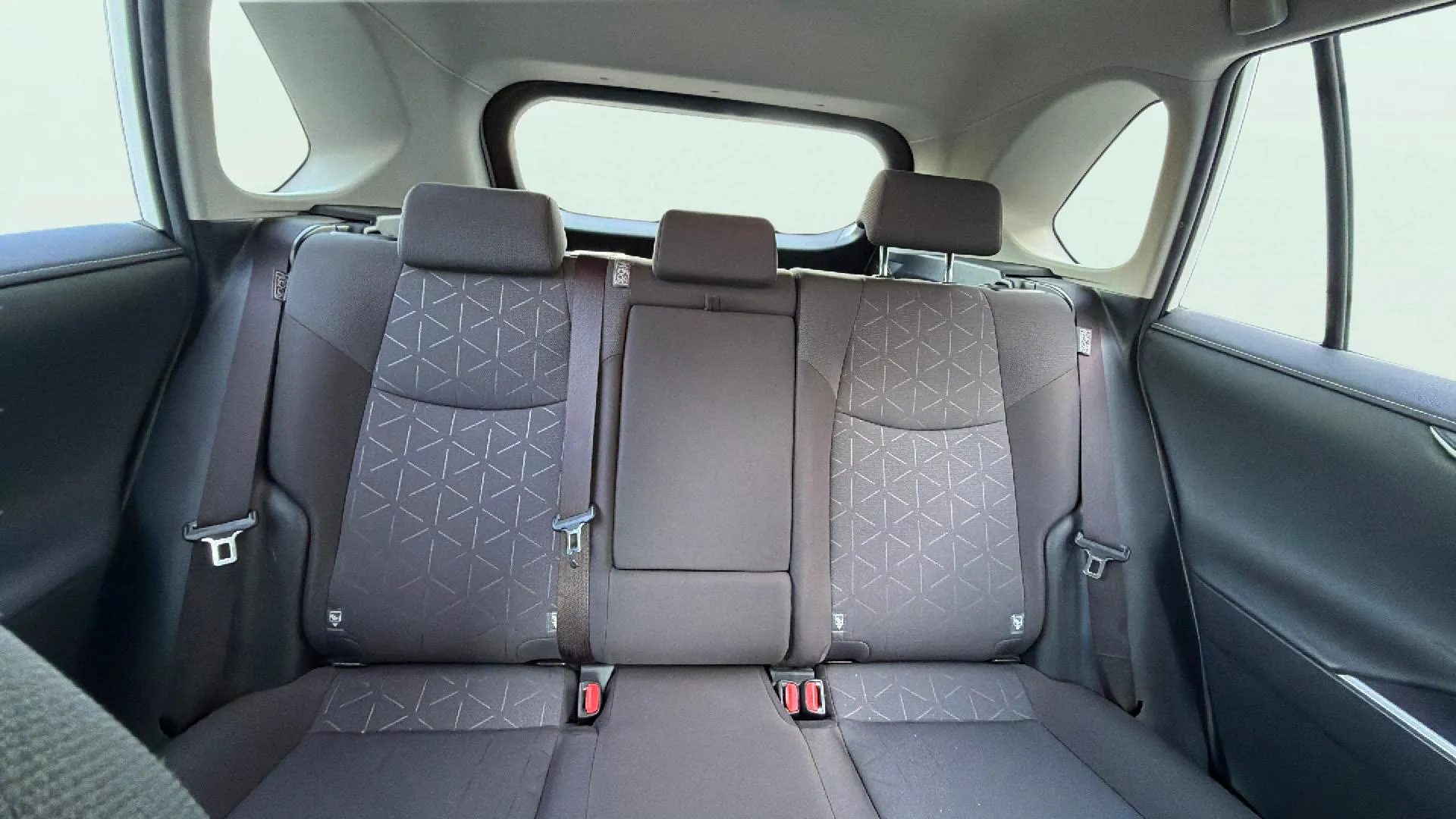 Toyota RAV4 2.5l 220H Advance - foto 19