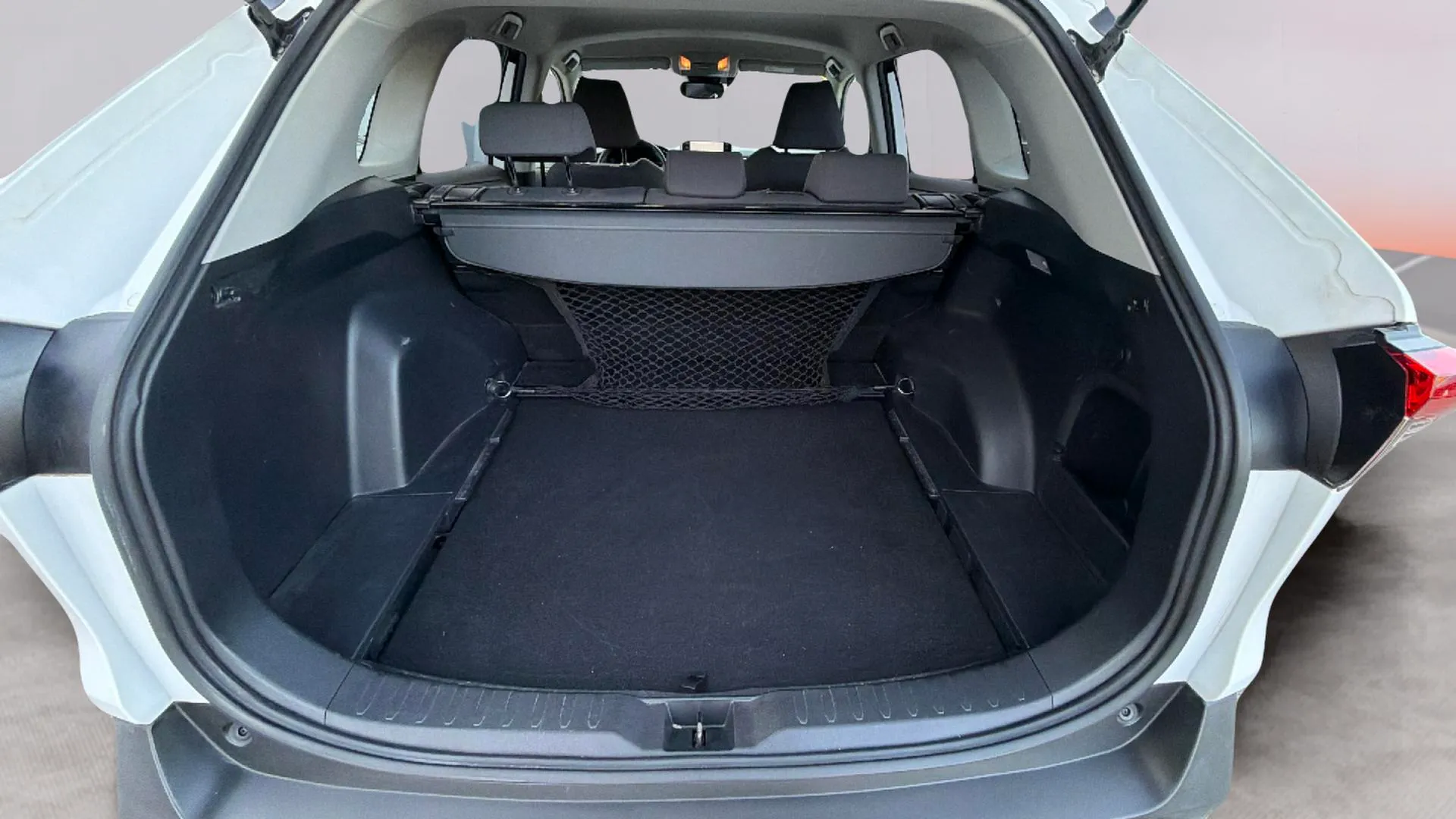 Toyota RAV4 2.5l 220H Advance - foto 16