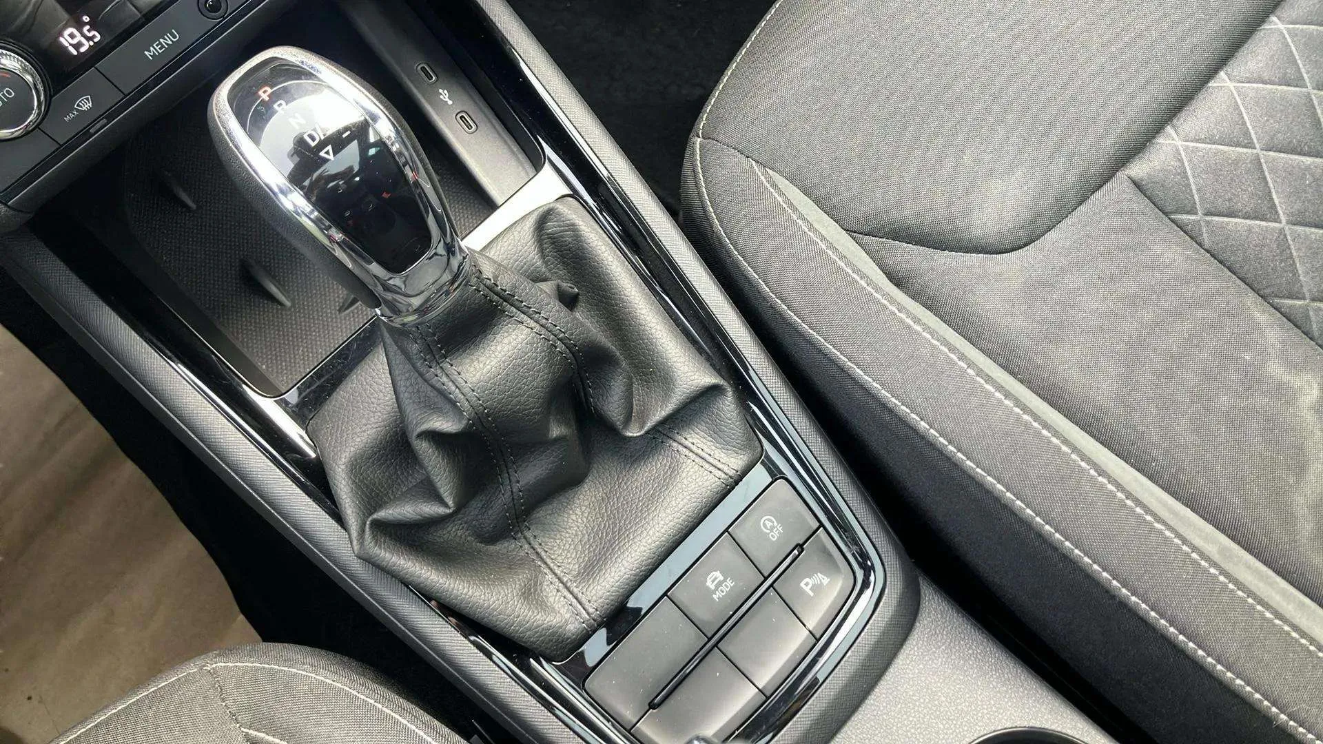 Škoda Kamiq 1.5 TSI DSG Sport - foto 22