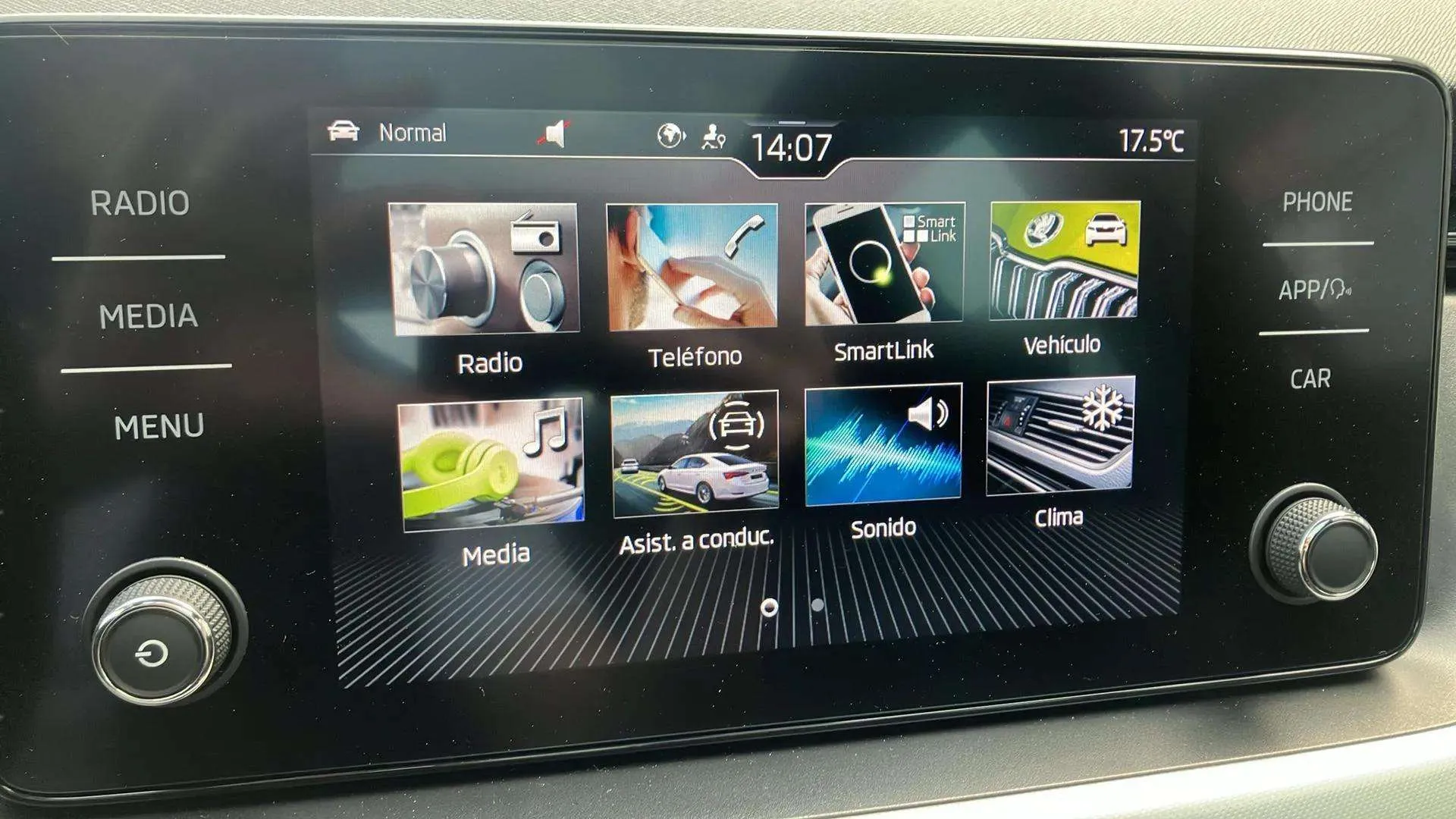 Škoda Kamiq 1.5 TSI DSG Sport - foto 25