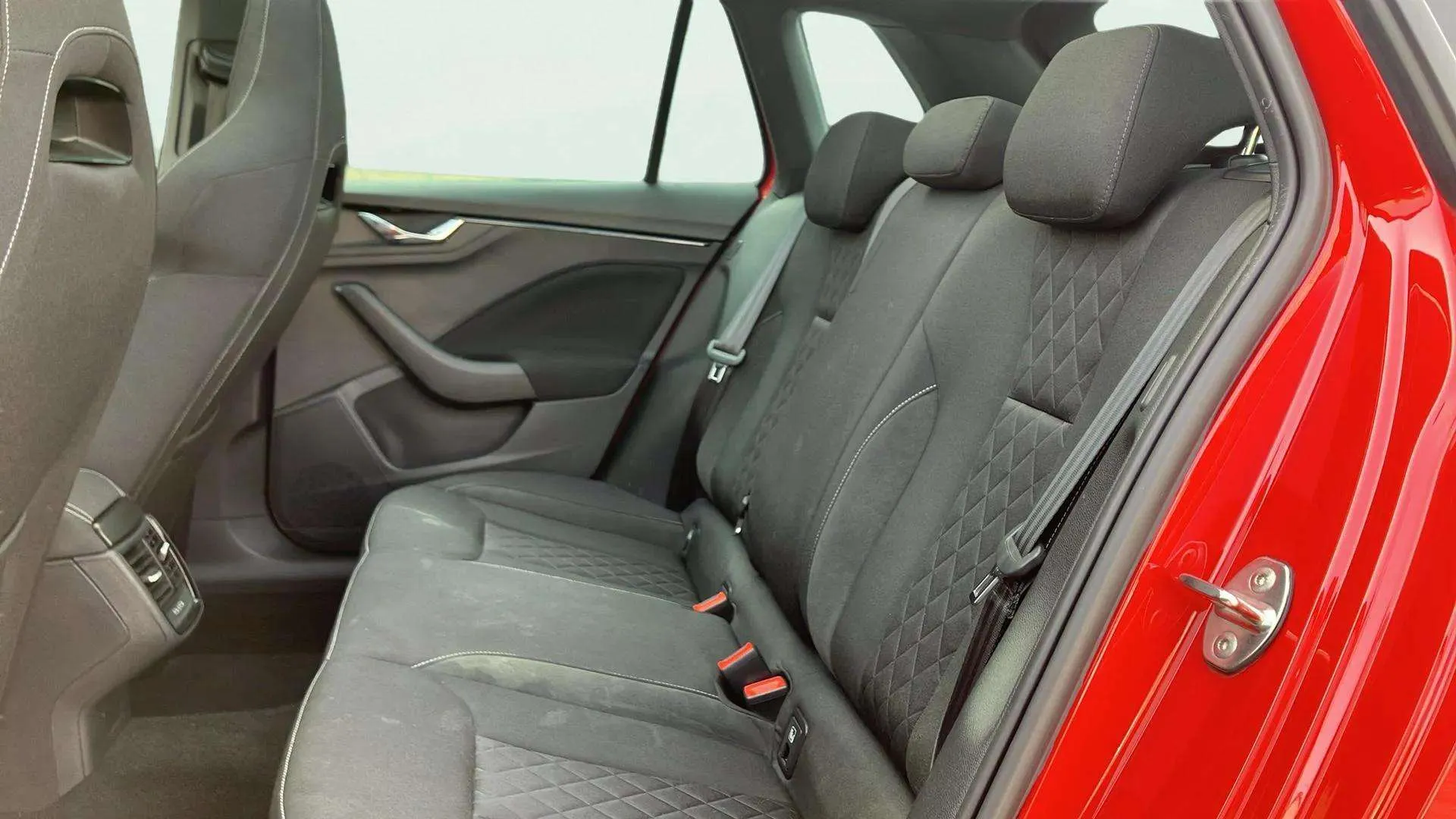 Škoda Kamiq 1.5 TSI DSG Sport - foto 16