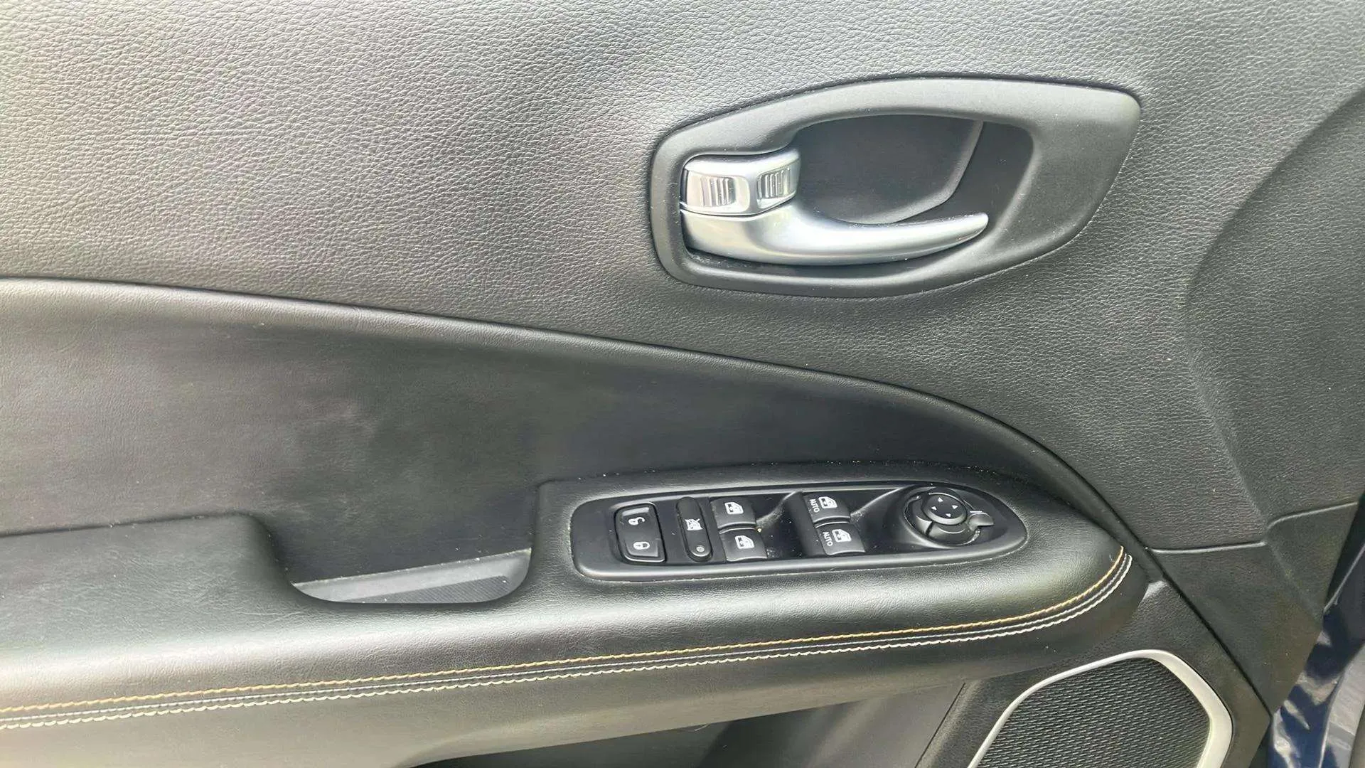 Jeep Compass 1.4 Mair Limited 4x2 - foto 18