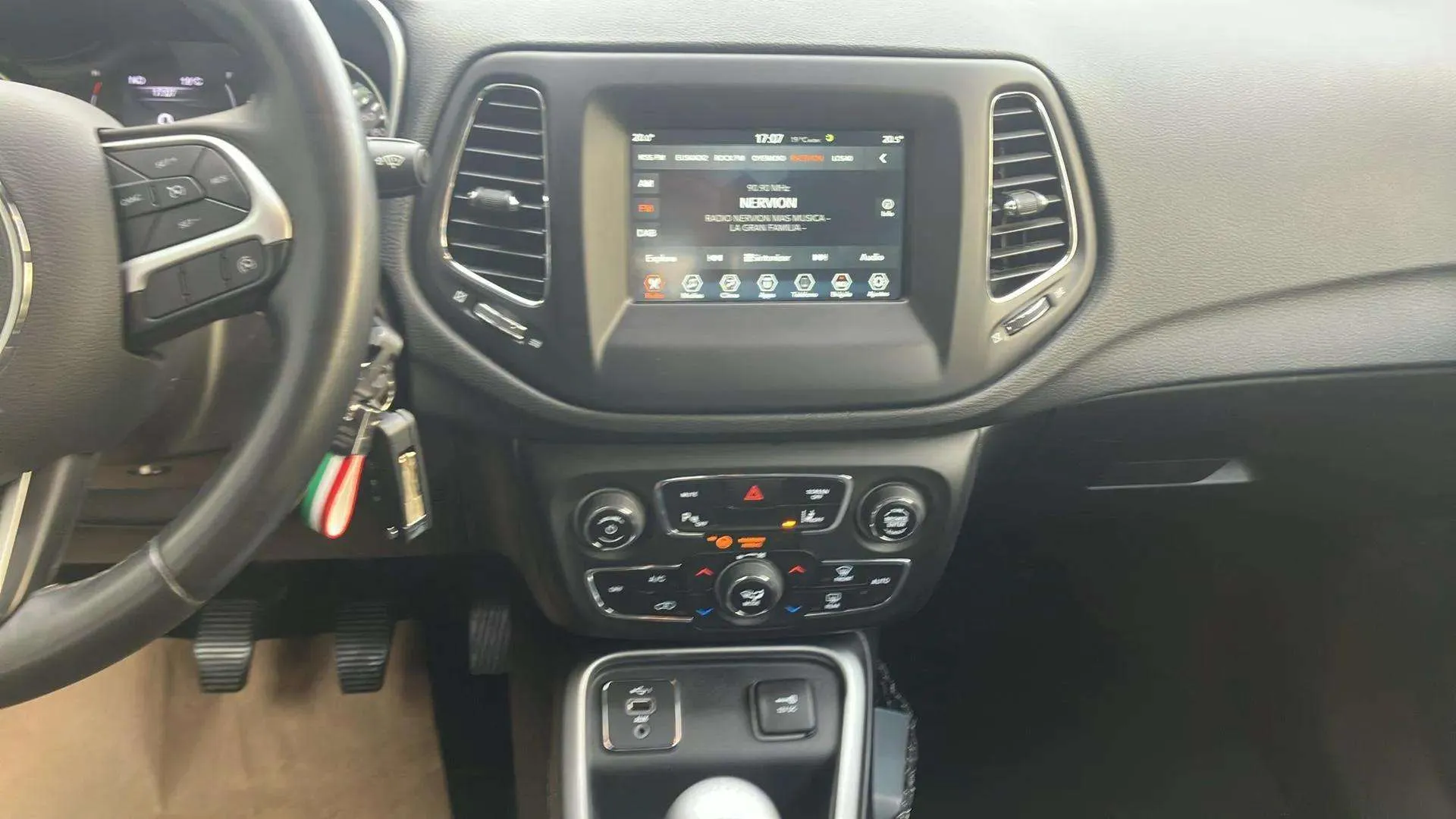 Jeep Compass 1.4 Mair Limited 4x2 - foto 12