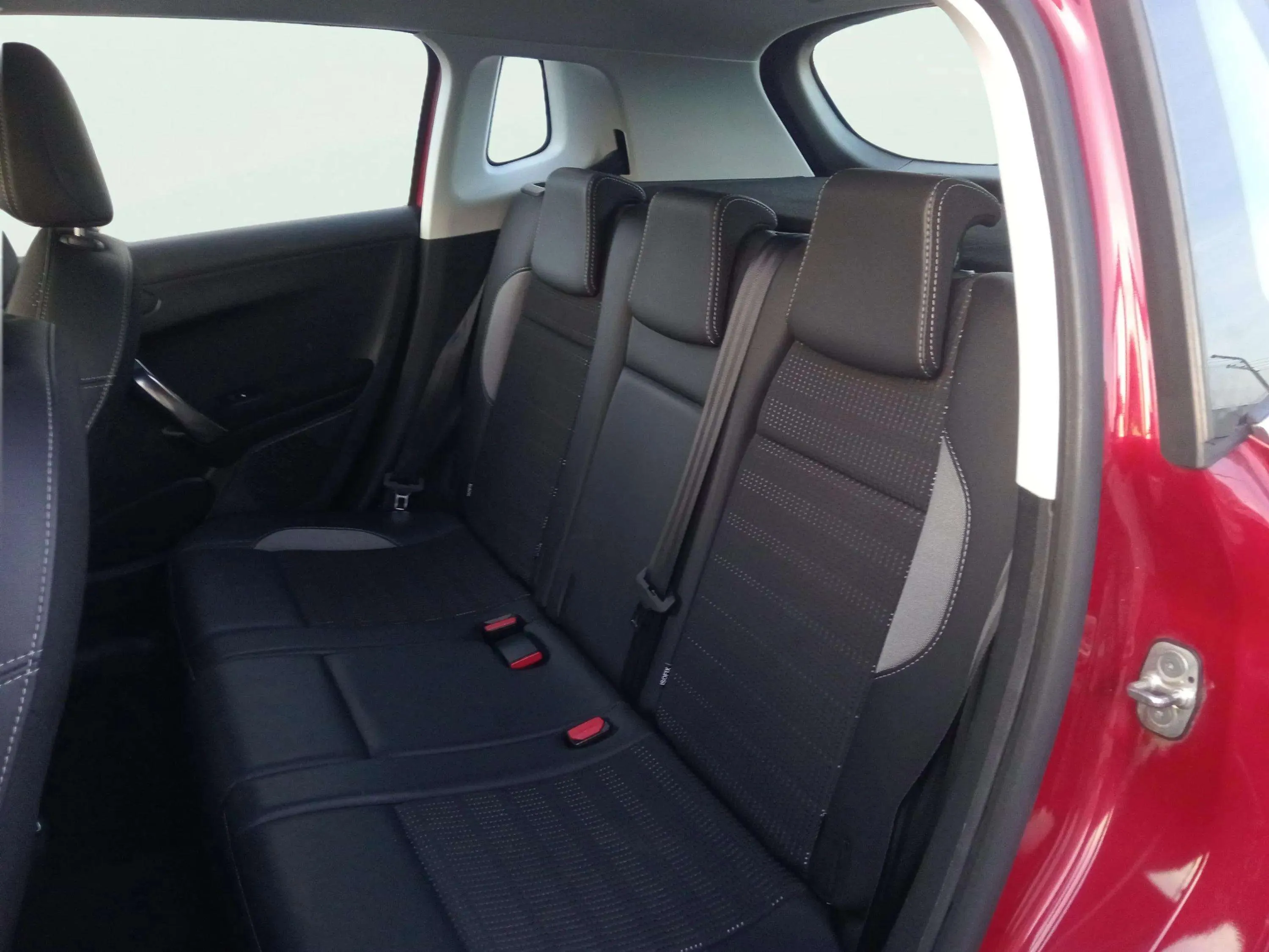 Peugeot 2008 Allure 1.2 PureTech - foto 23