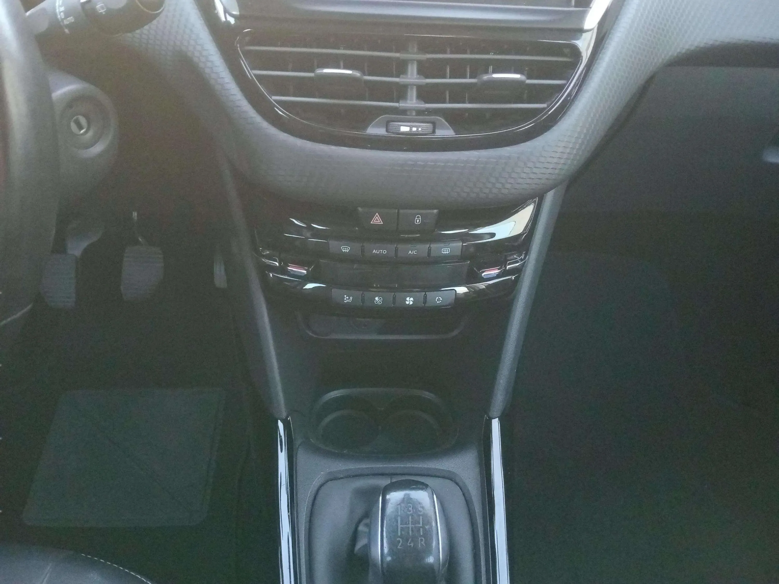 Peugeot 2008 Allure 1.2 PureTech - foto 15