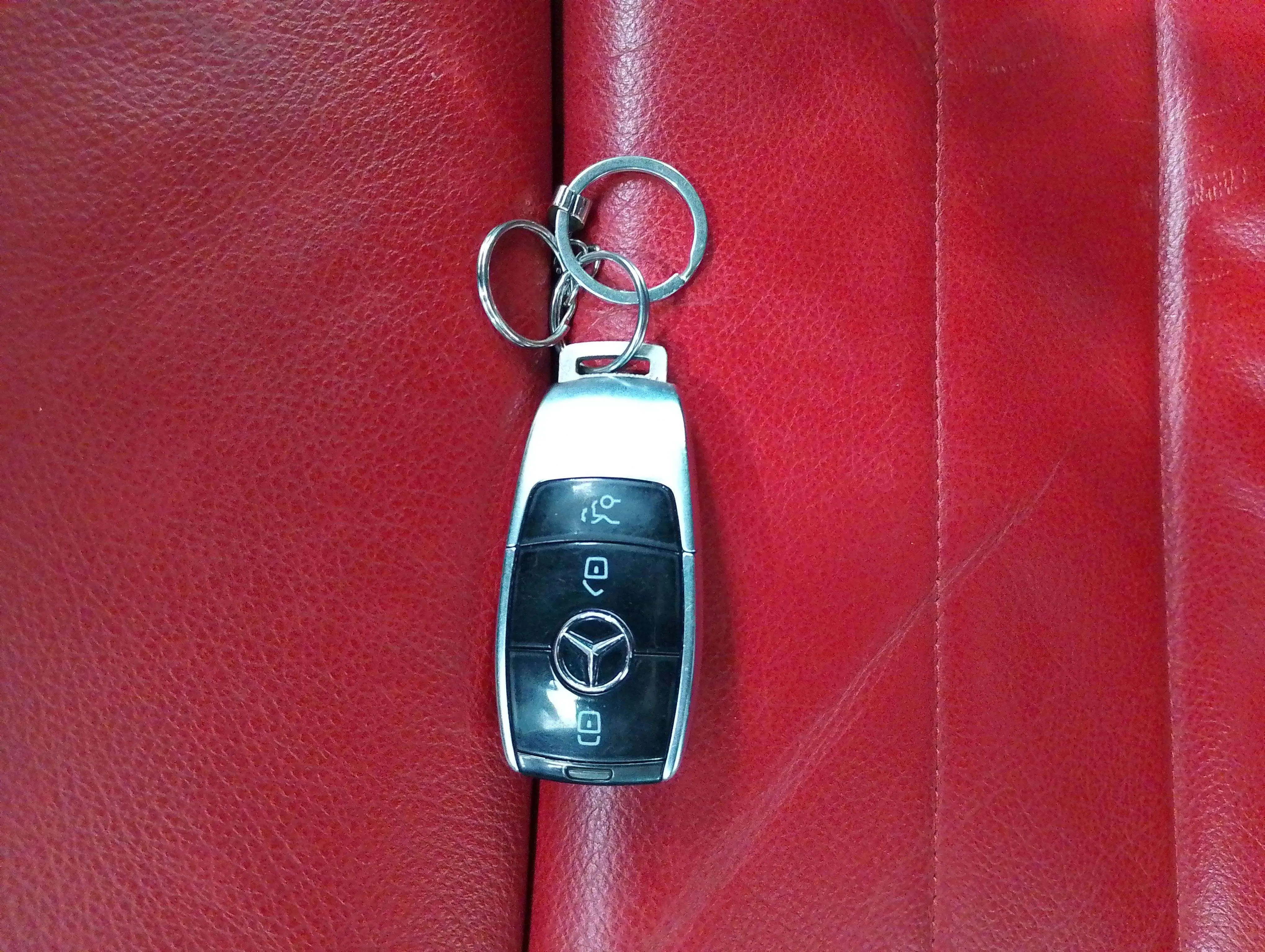 Mercedes-Benz Clase E Coupé E 220 d - foto 29