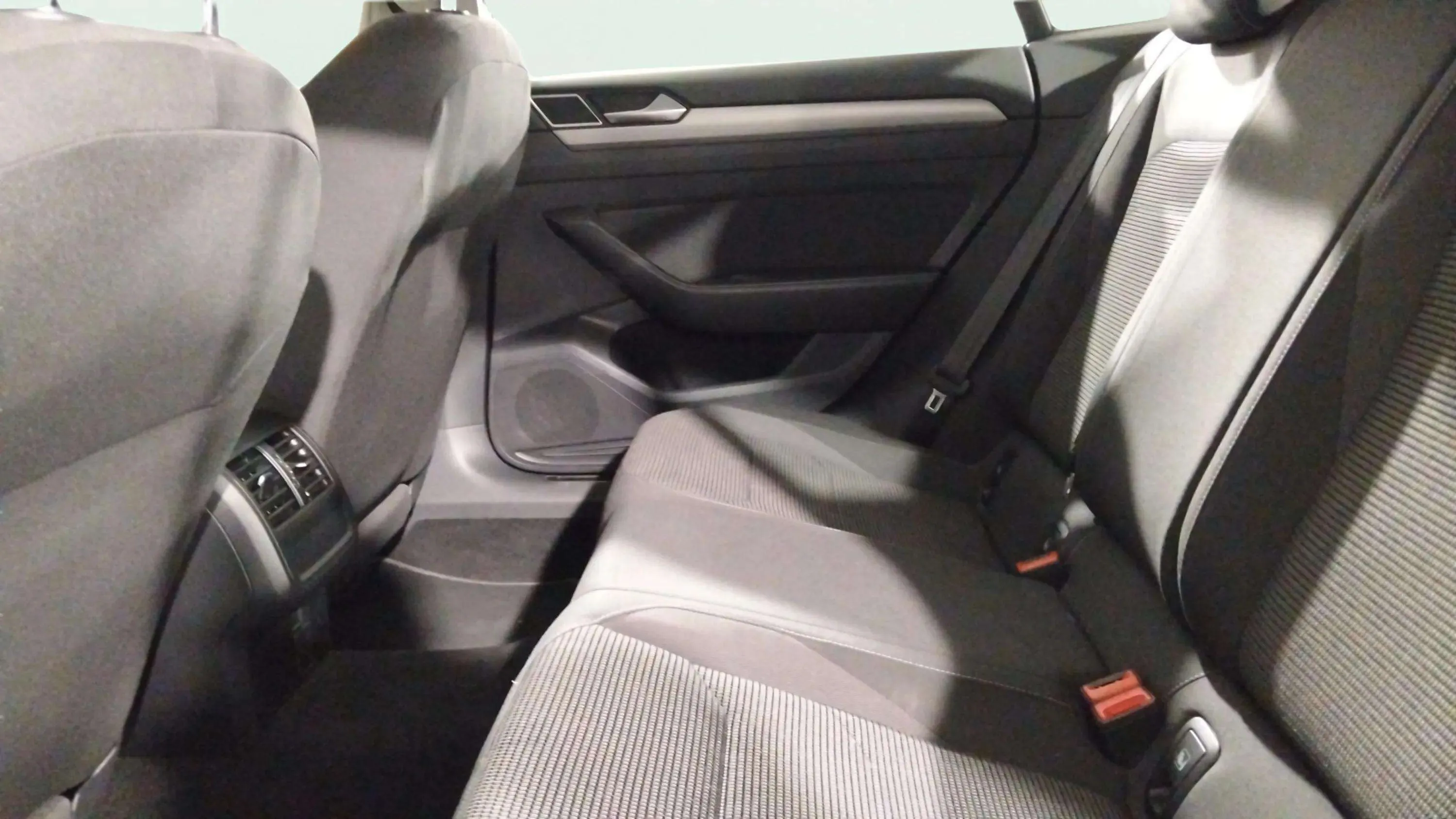 Volkswagen Arteon 2.0 TDI - foto 19