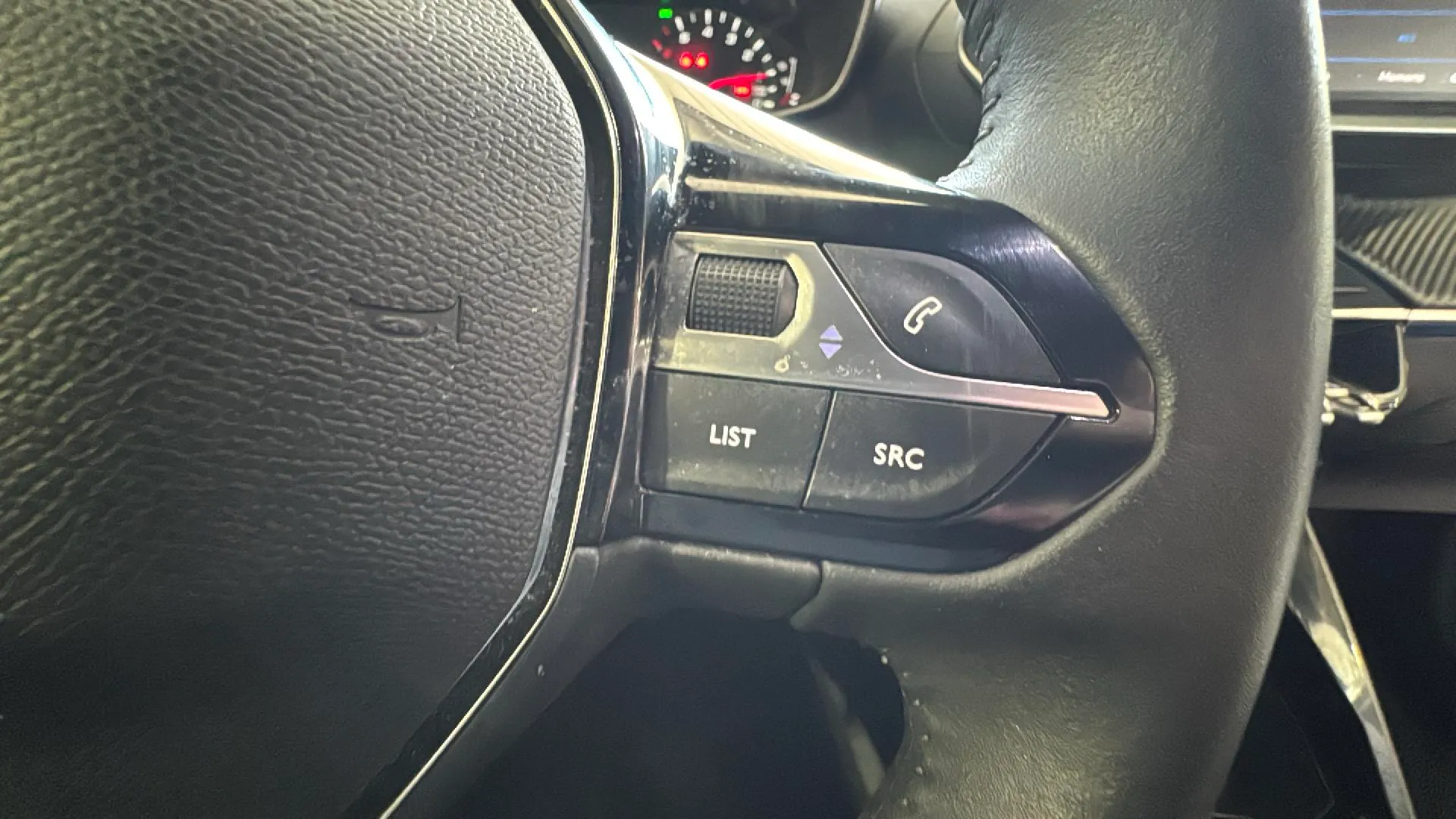 Peugeot 2008 Active Pack PureTech 100 - foto 17