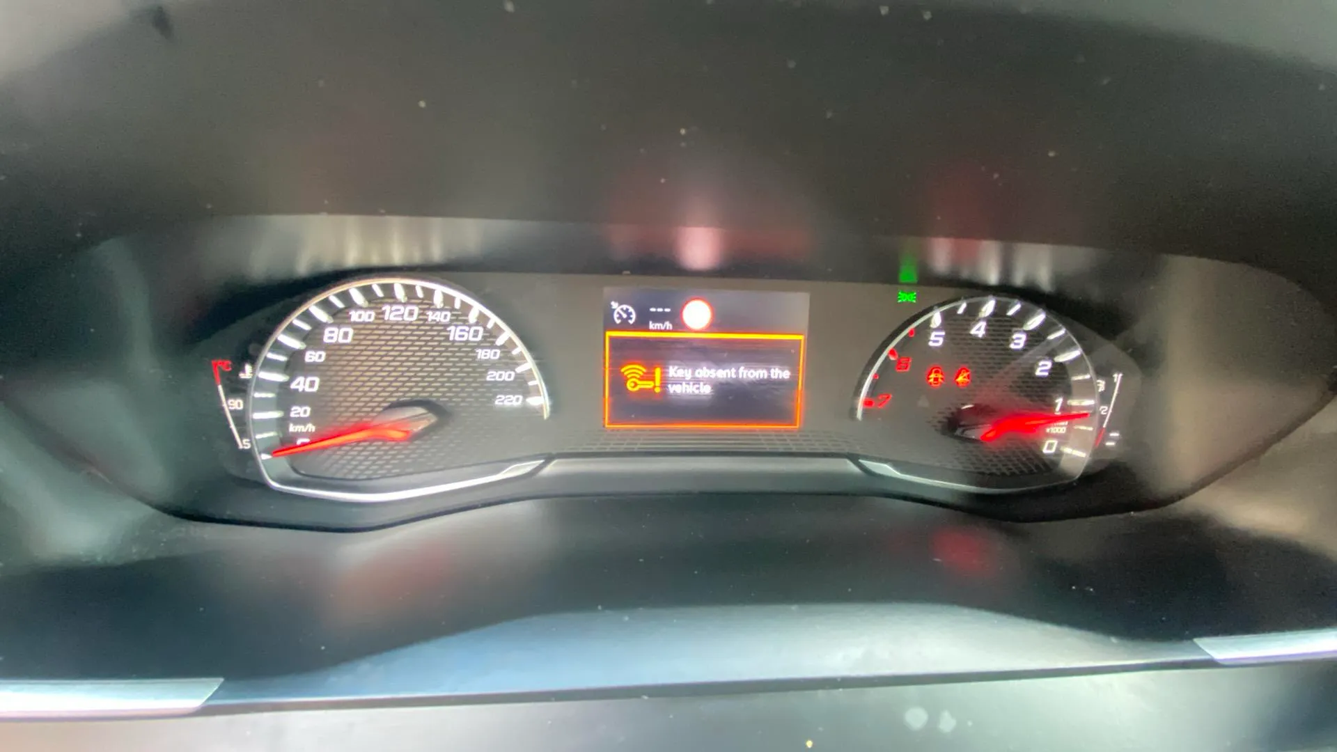 Peugeot 2008 Allure BlueHDi - foto 13