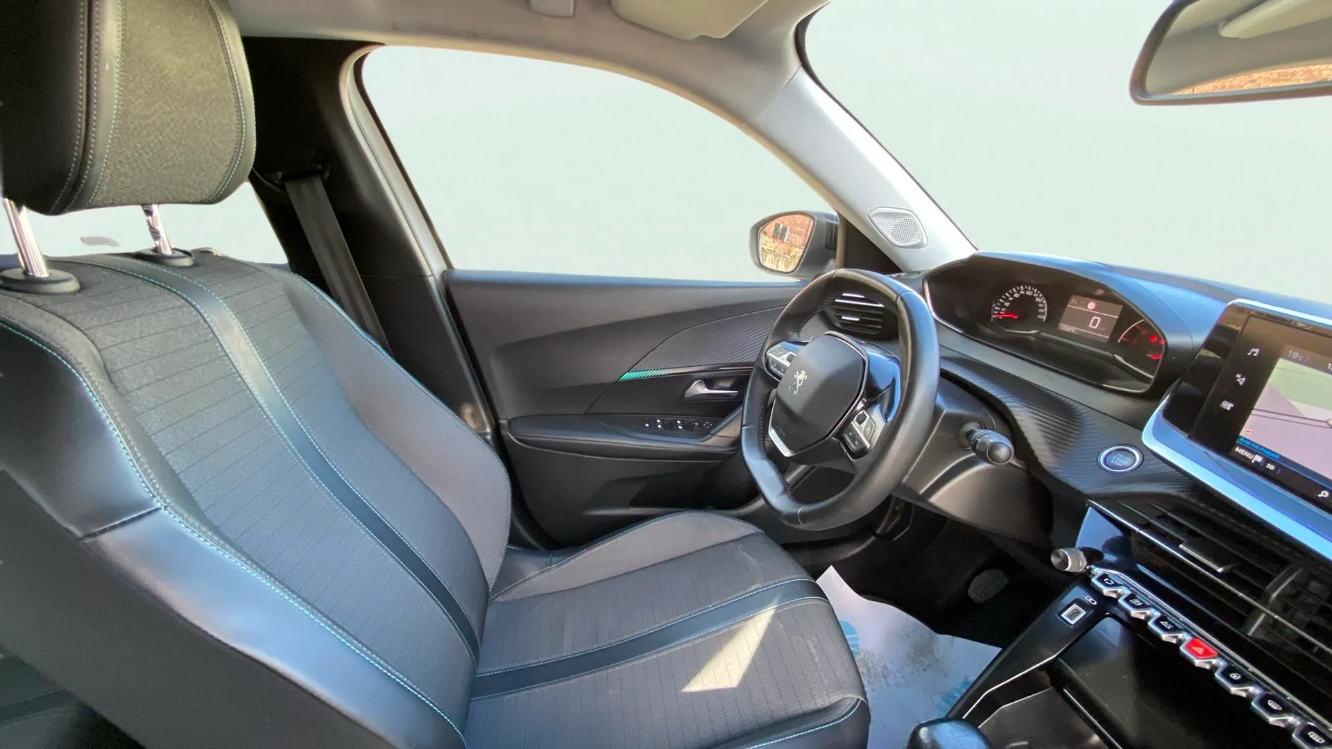 Peugeot 2008 Allure BlueHDi - foto 15