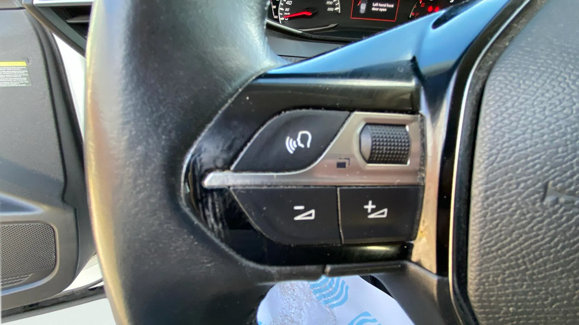 Peugeot 2008 Allure BlueHDi - foto 19