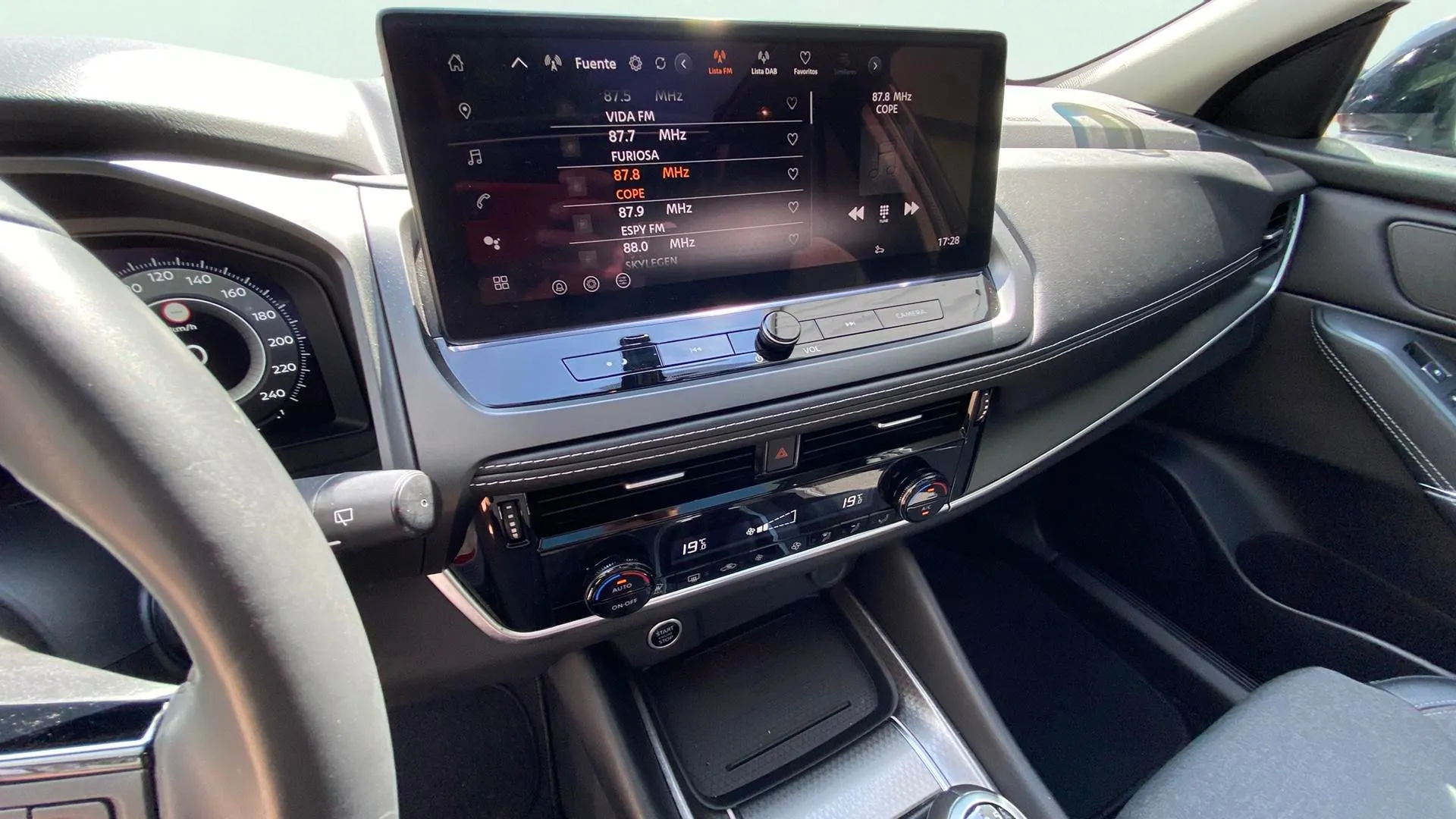 Nissan Qashqai DIG-T N-Connecta - foto 14