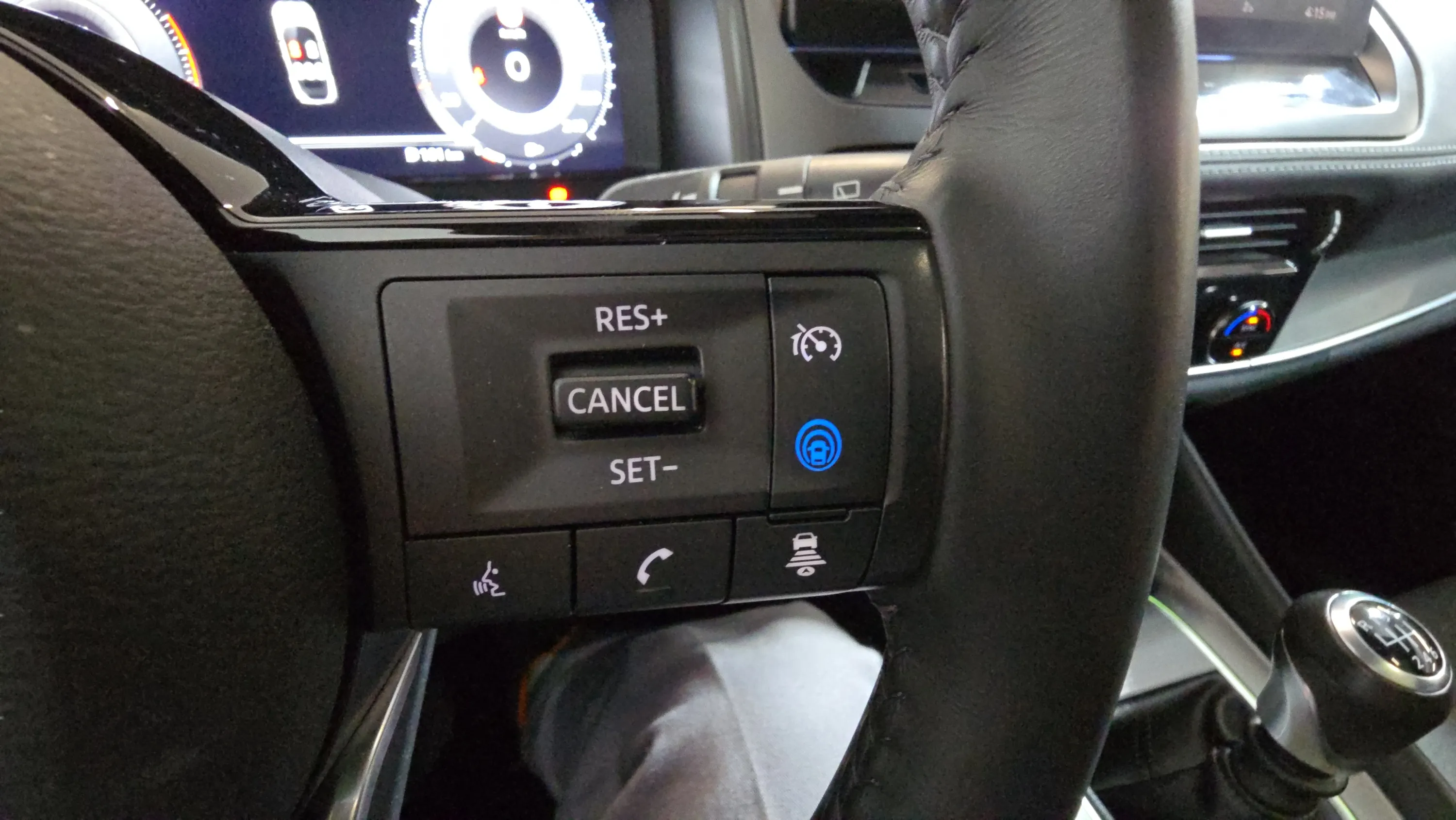 Nissan Qashqai DIG-T N-Connecta - foto 18