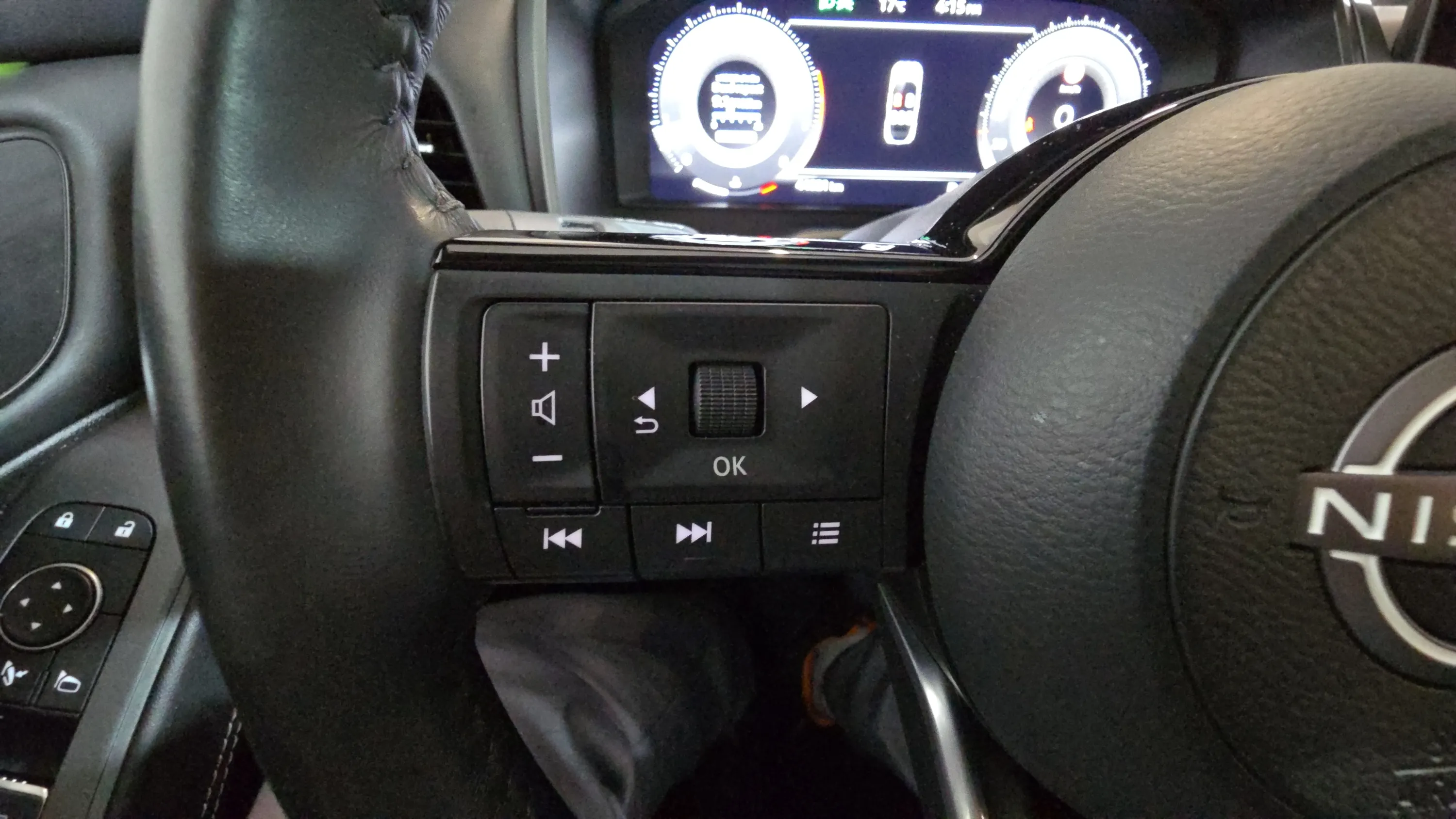 Nissan Qashqai DIG-T N-Connecta - foto 17